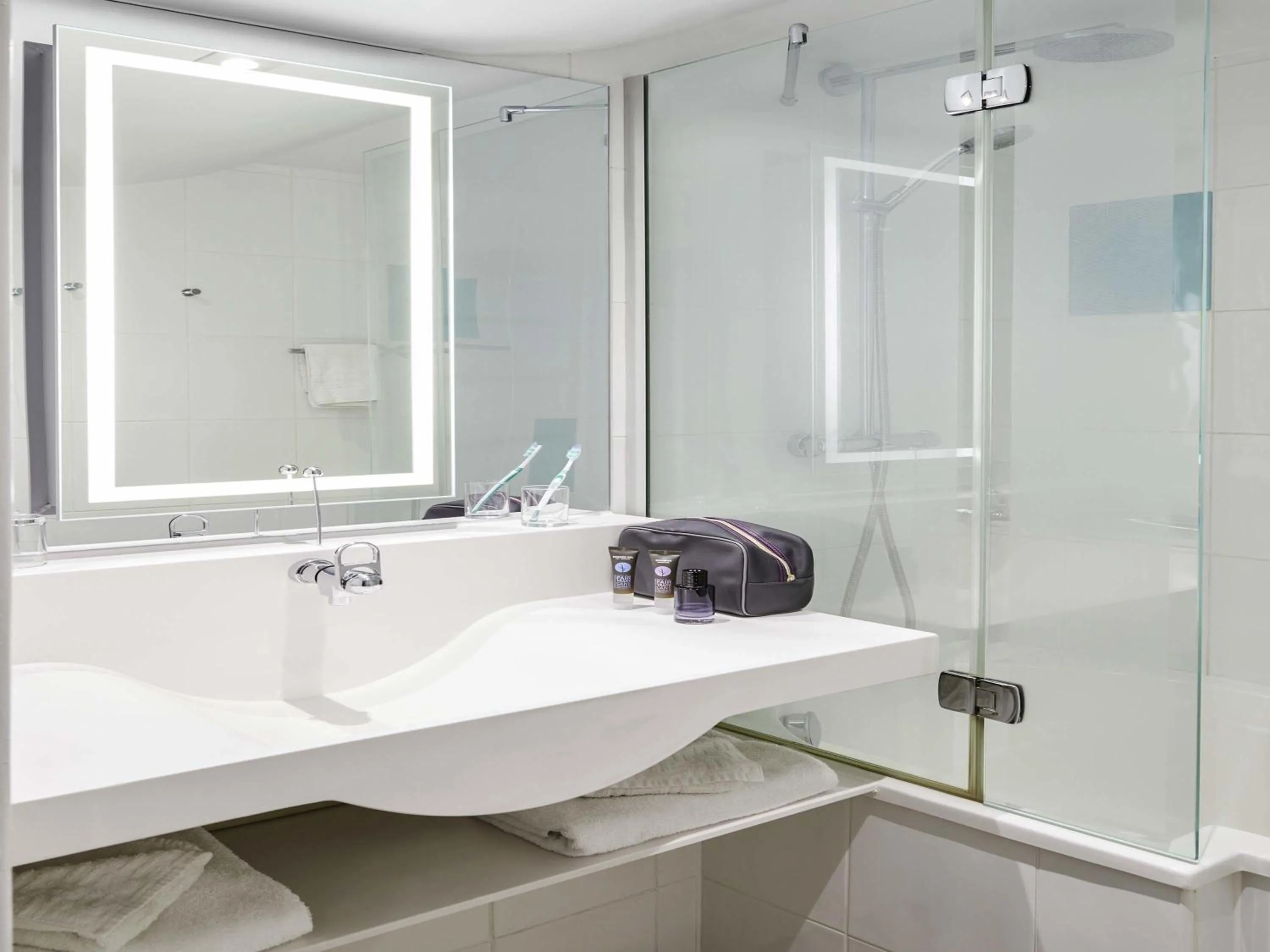 Bedroom in Novotel London Excel