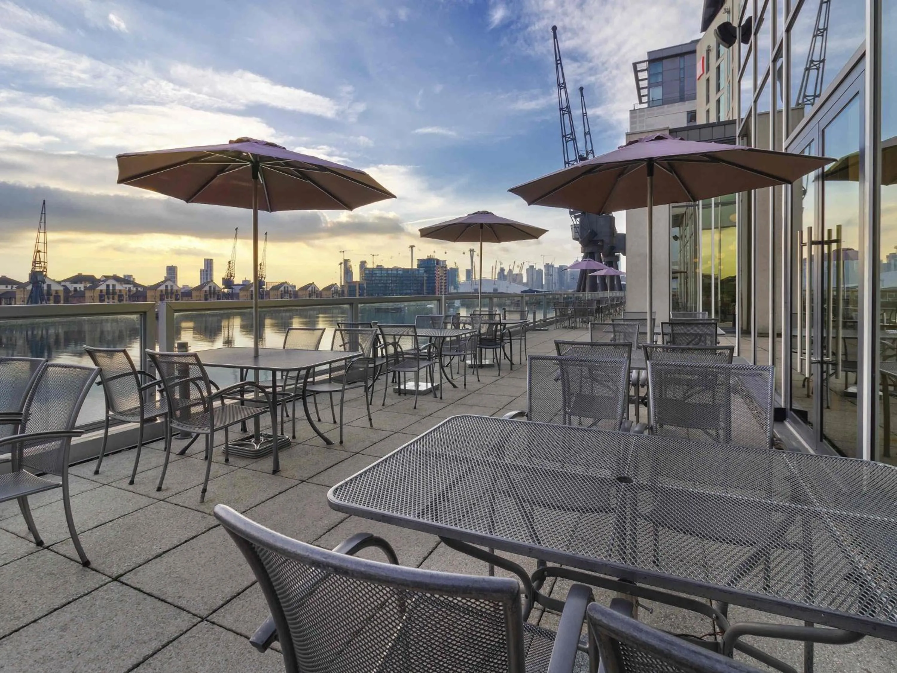 Restaurant/places to eat in Novotel London Excel