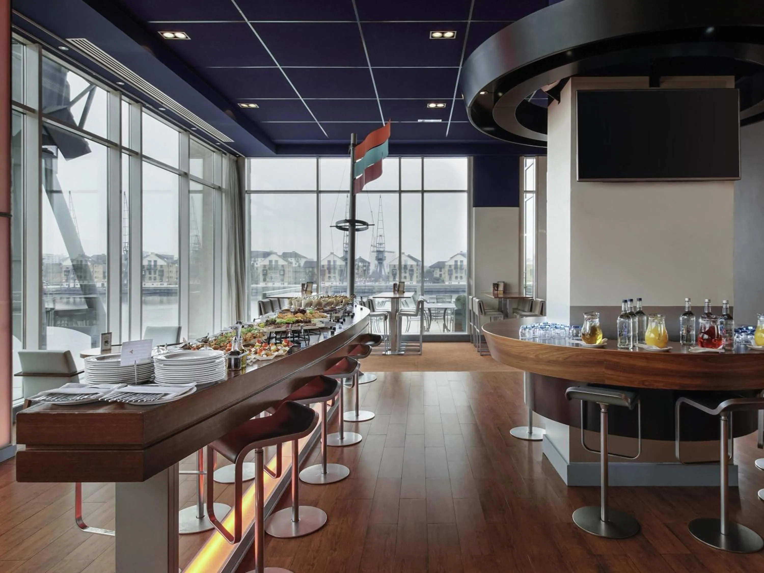 Restaurant/places to eat in Novotel London Excel