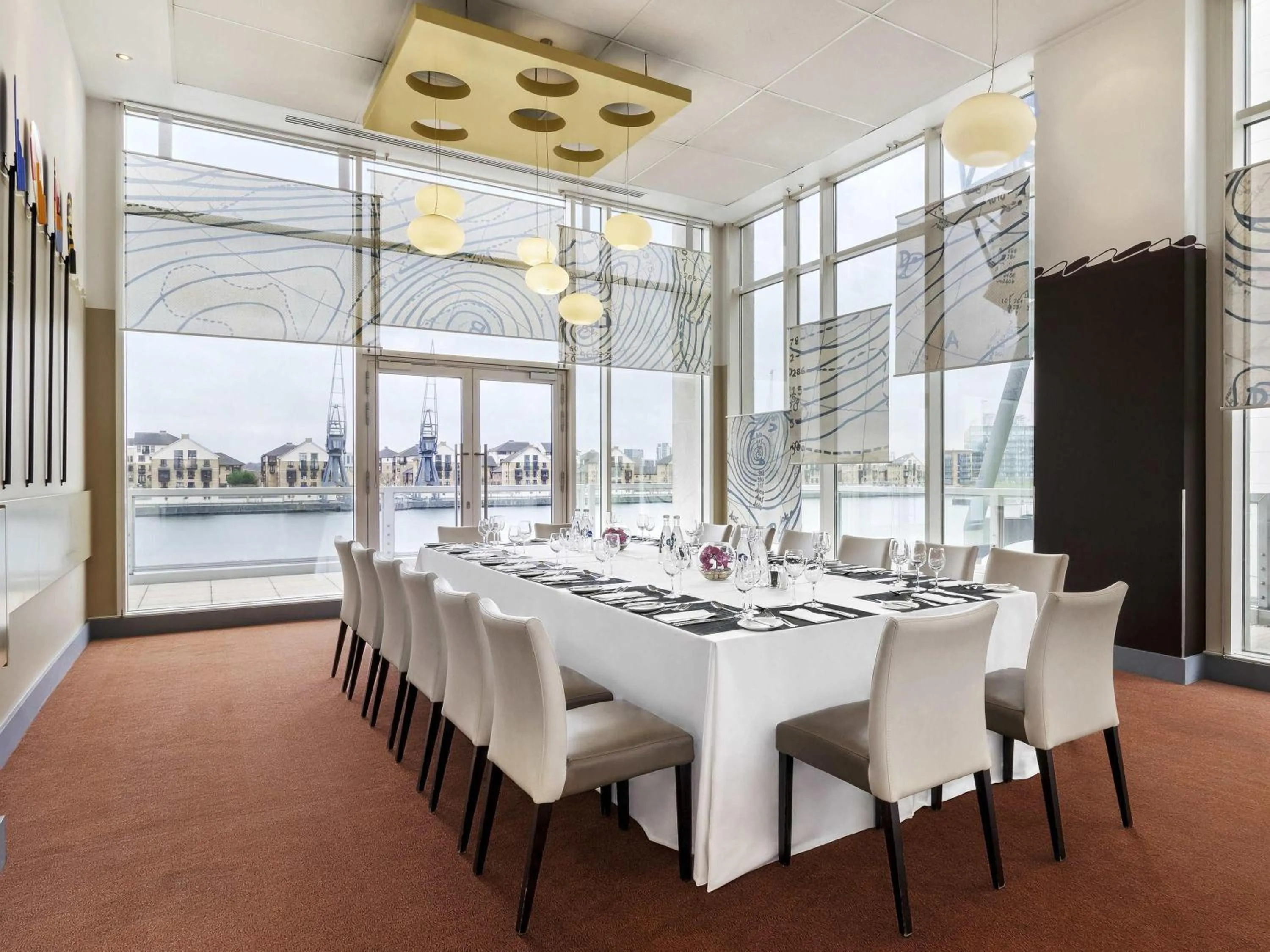 Restaurant/places to eat in Novotel London Excel