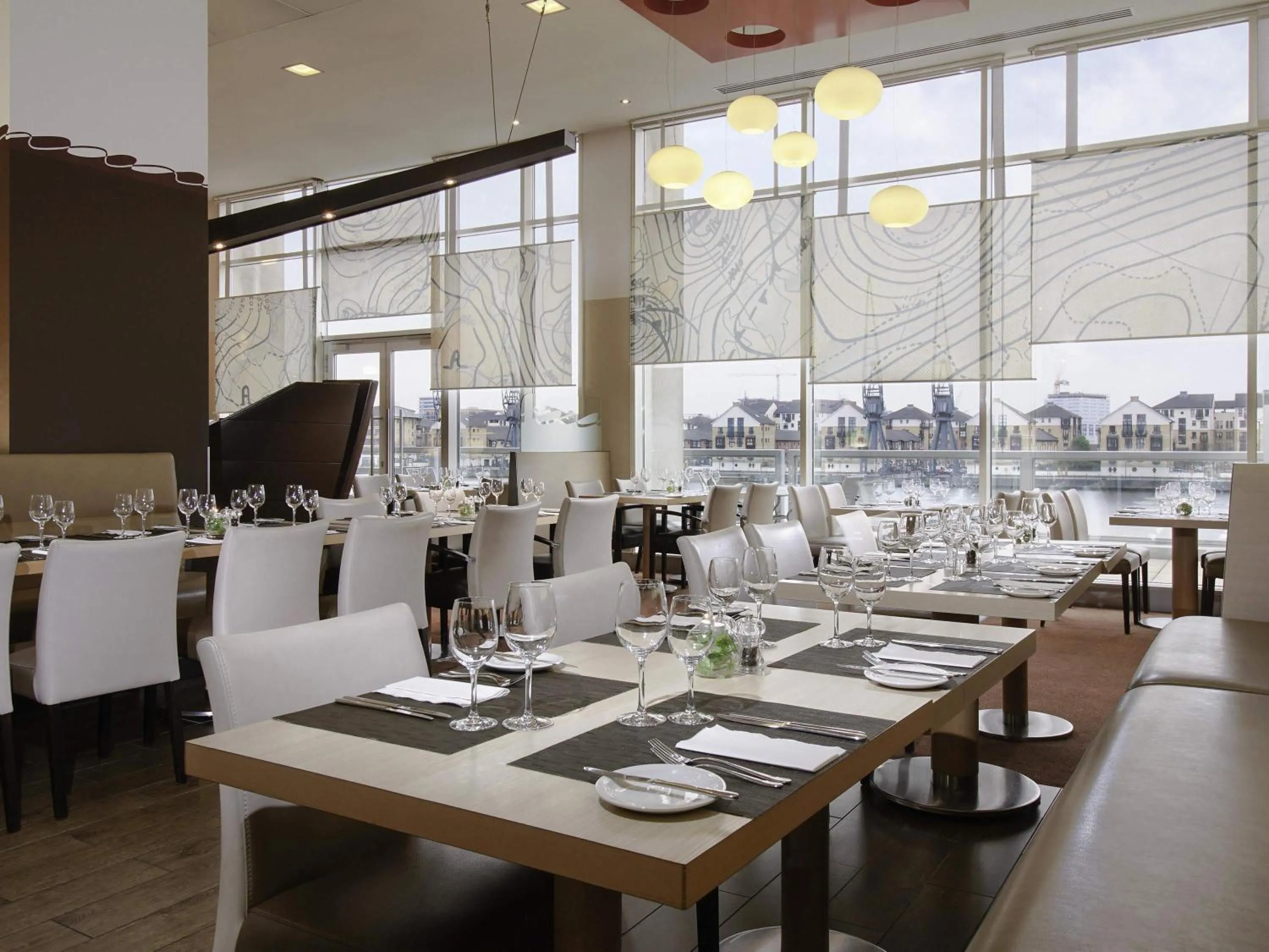 Restaurant/places to eat in Novotel London Excel