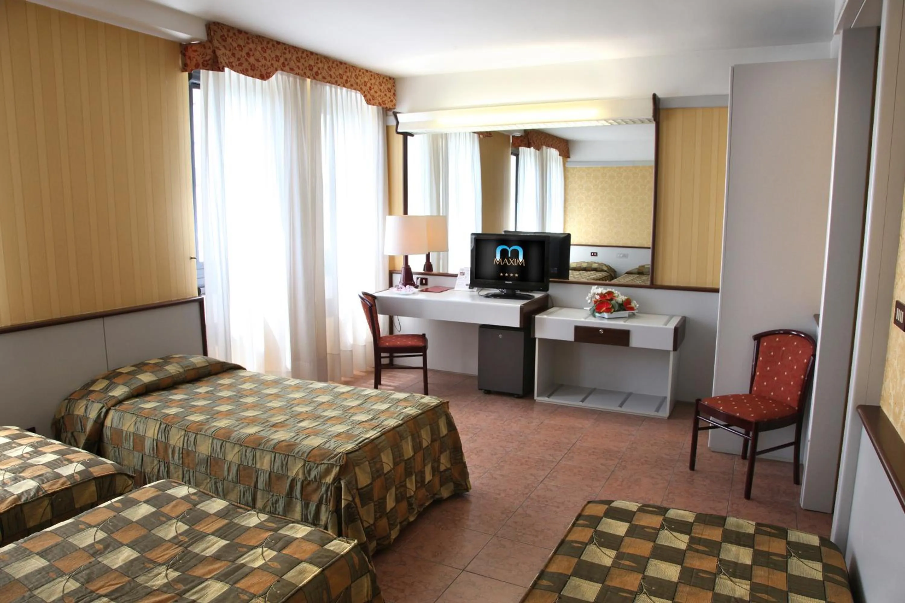 Bedroom, Bed in Hotel Maxim