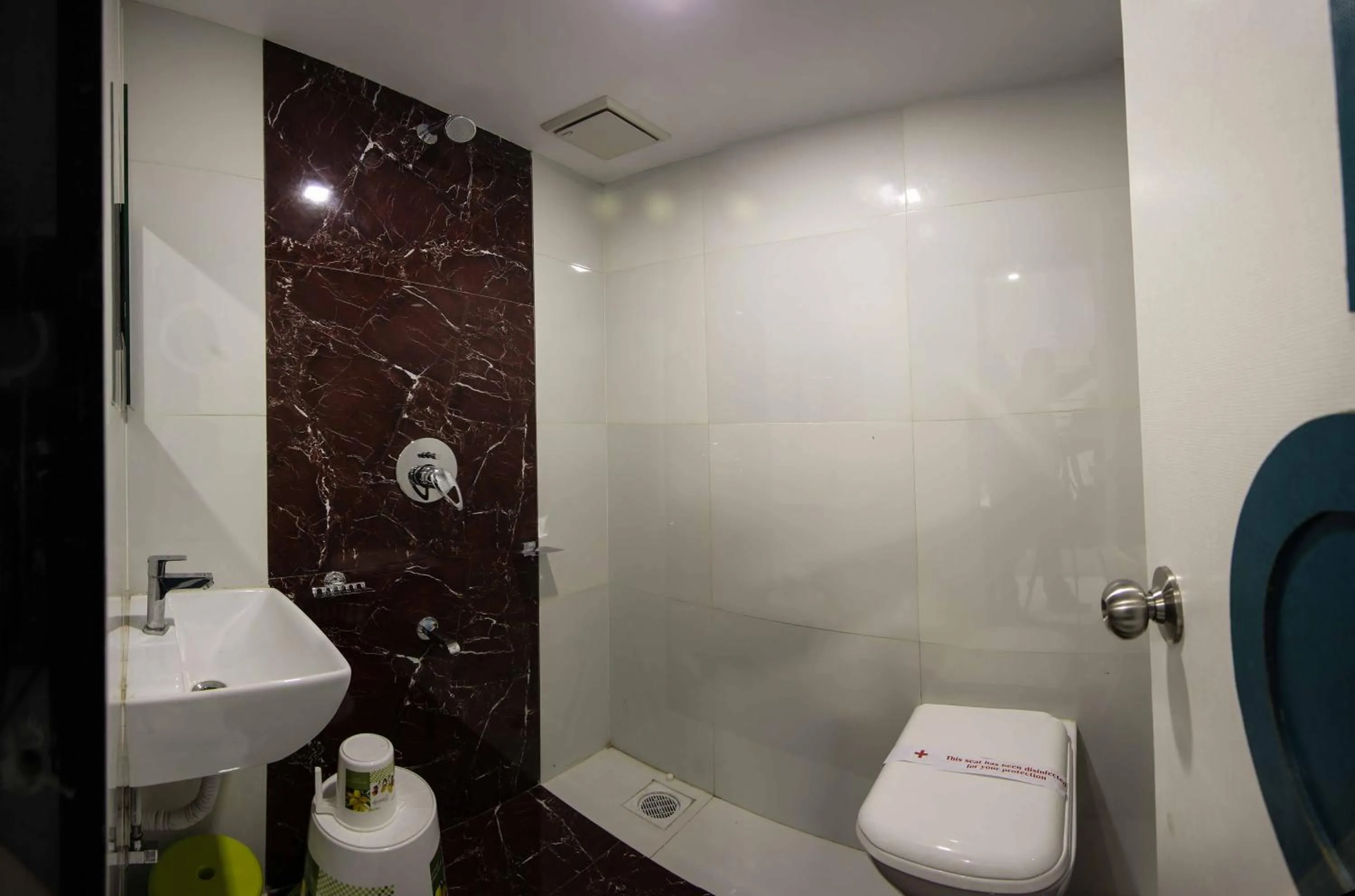 Bathroom in Hotel Pearl