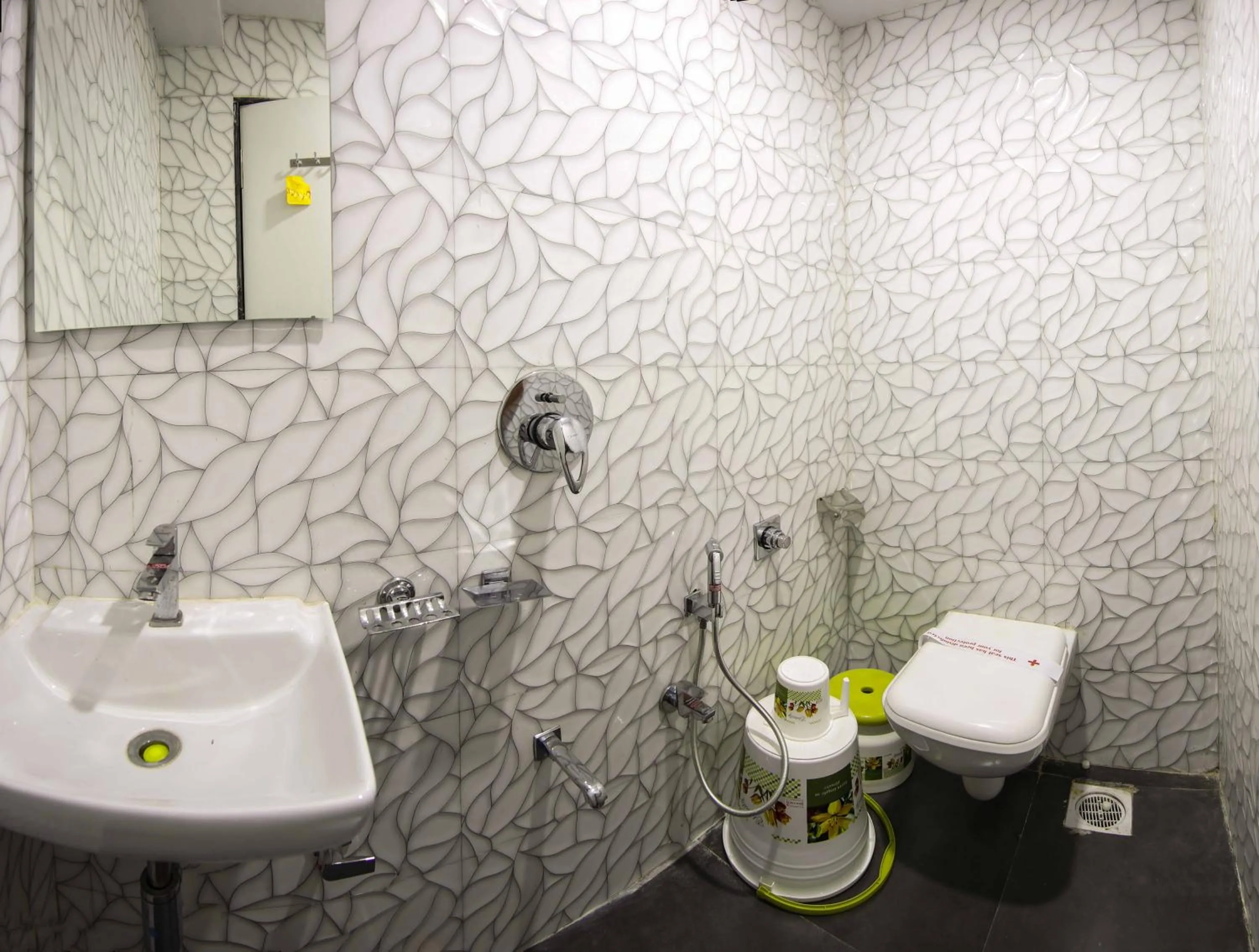 Toilet in Hotel Pearl