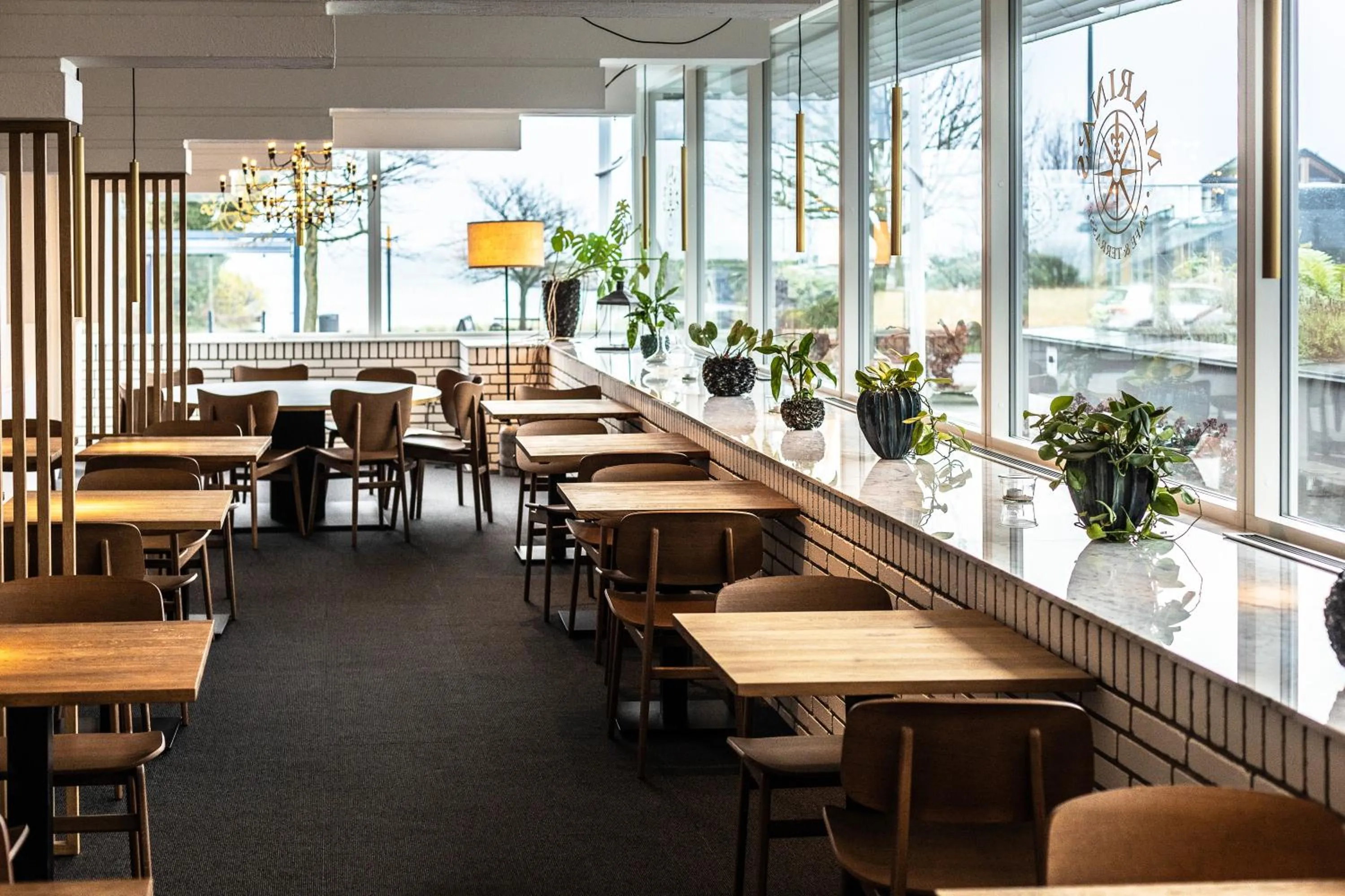 Restaurant/places to eat in Hotel Marina