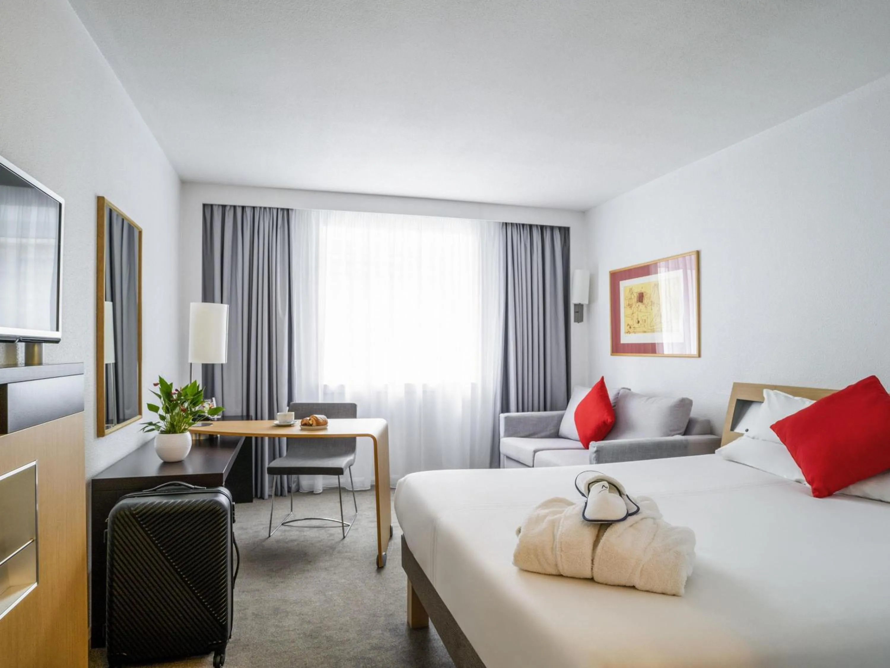 Bedroom, Bed in Novotel Glasgow Centre