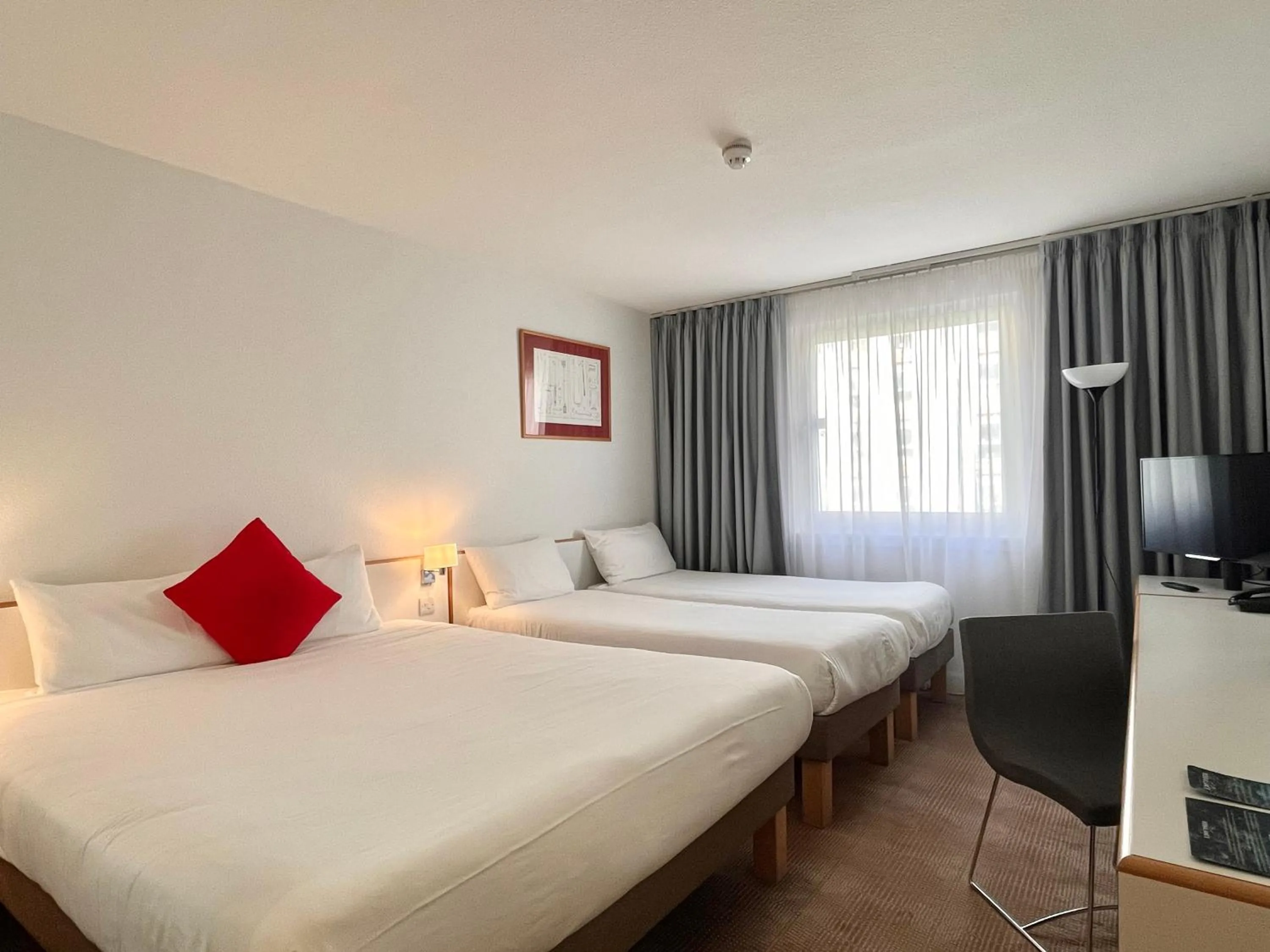 Bed in Novotel Glasgow Centre