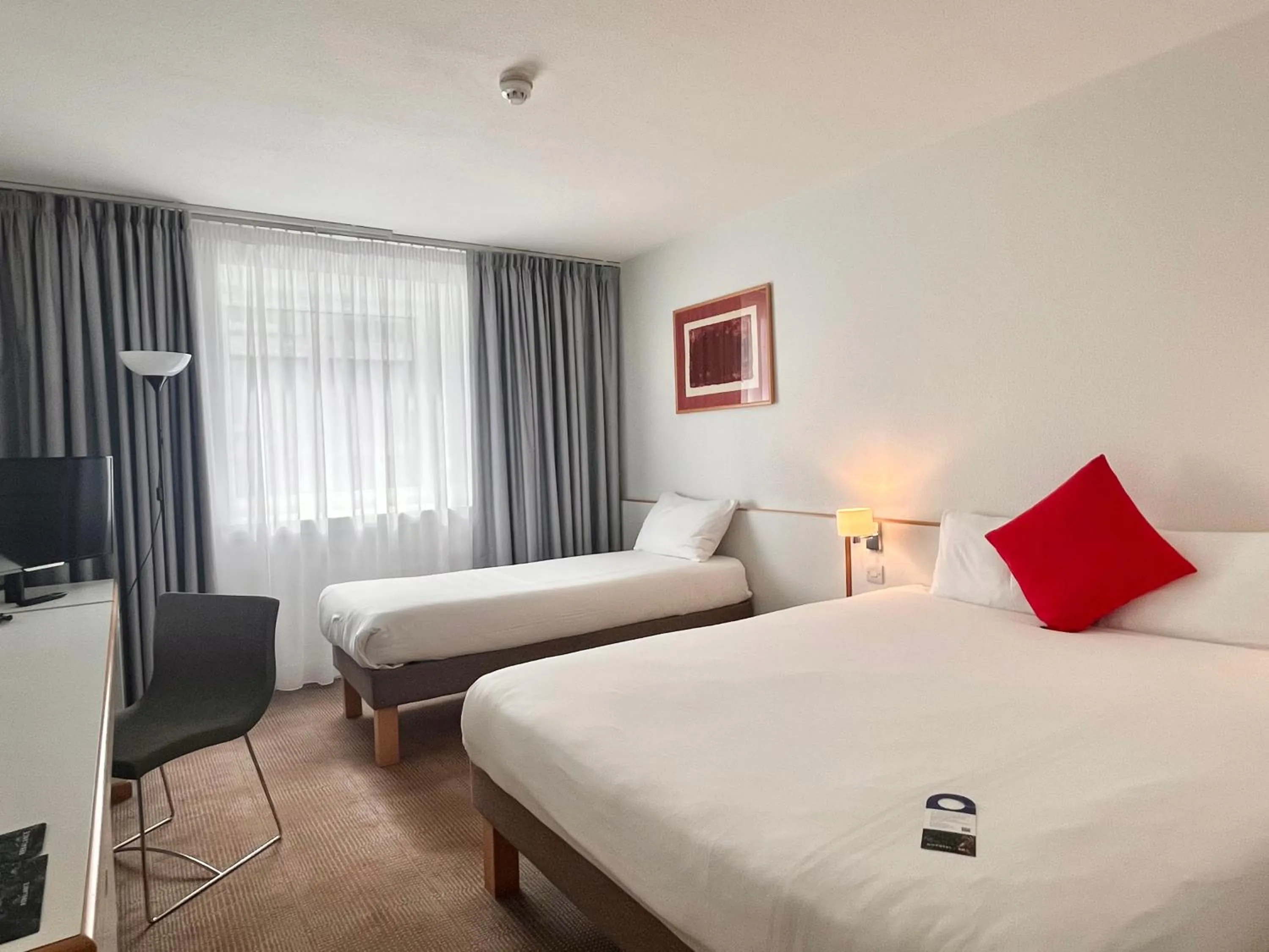 Bed in Novotel Glasgow Centre