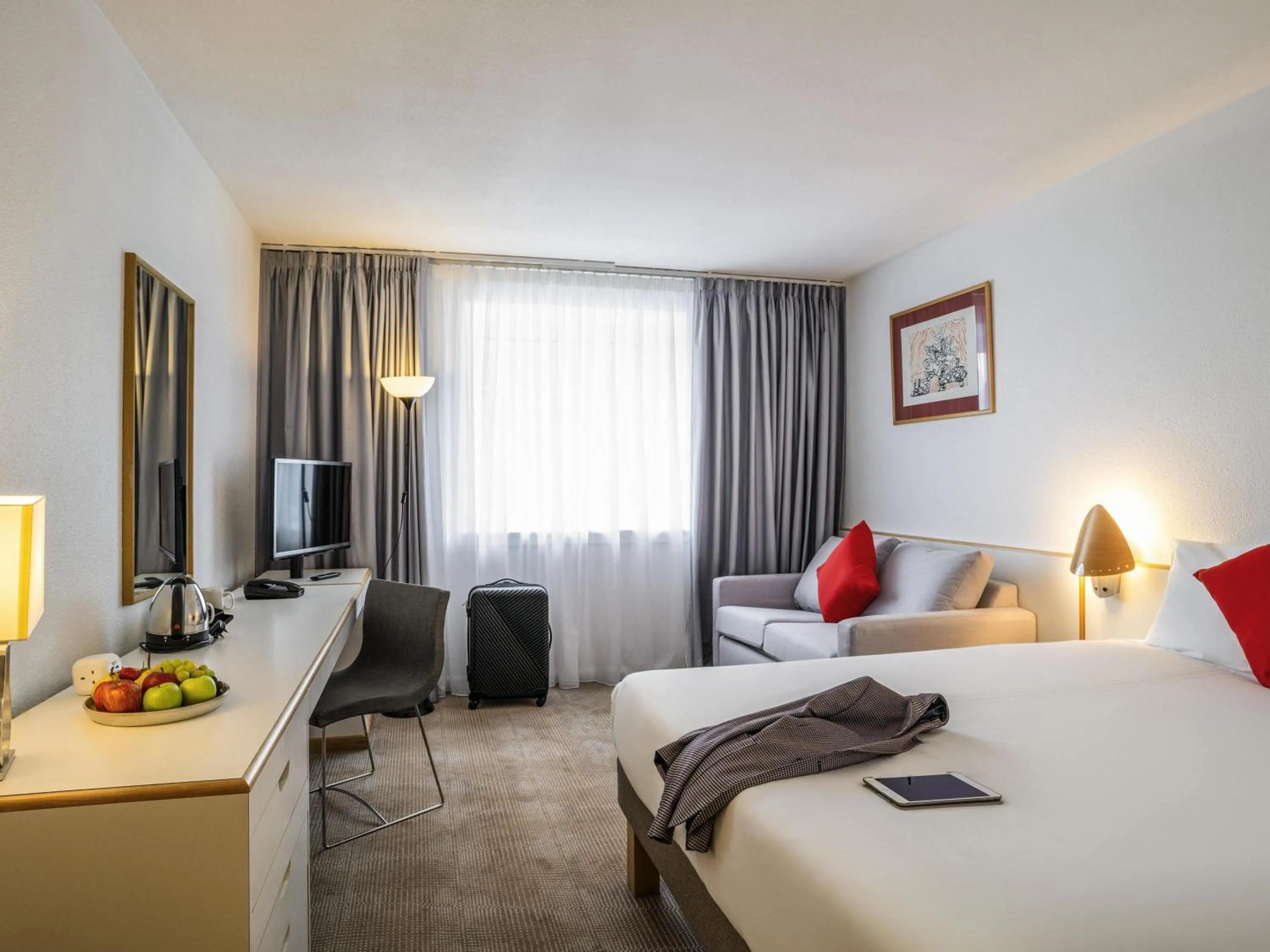 Bedroom, Bed in Novotel Glasgow Centre