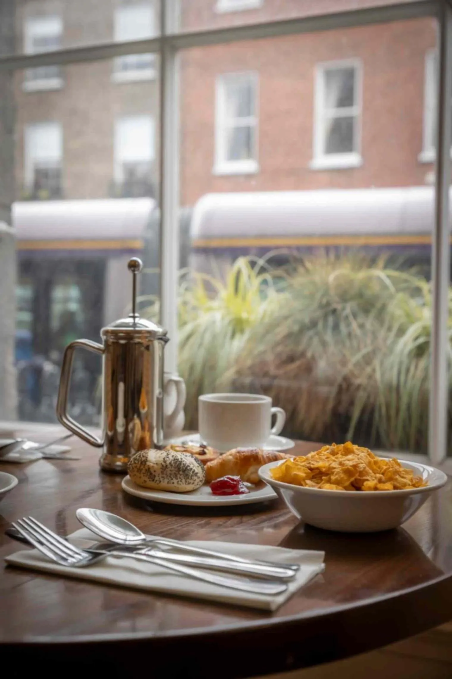 Breakfast in Albany House