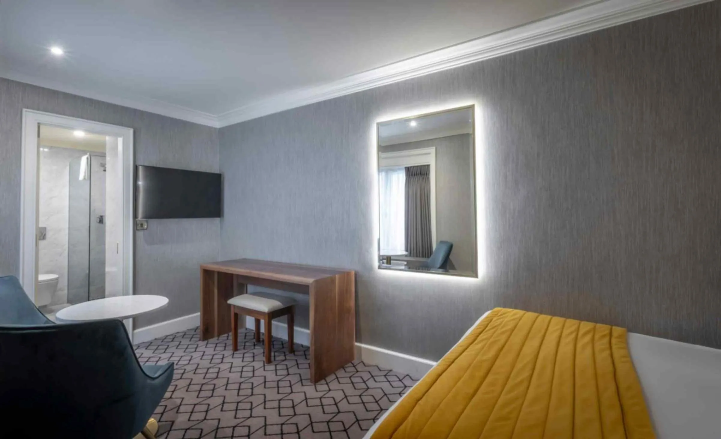 Bedroom, Bed in Albany House