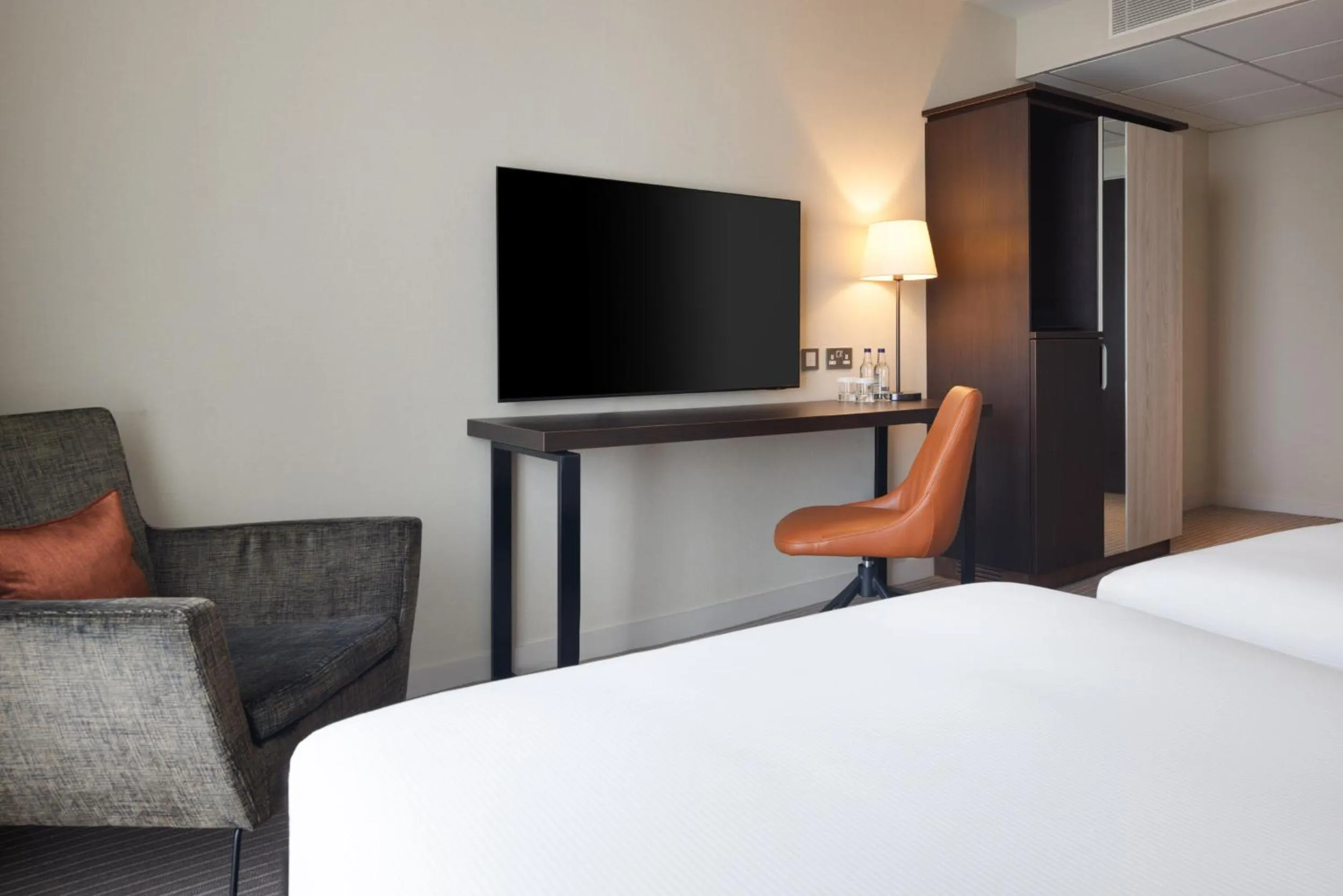 Bedroom, Bed in DoubleTree By Hilton London Excel