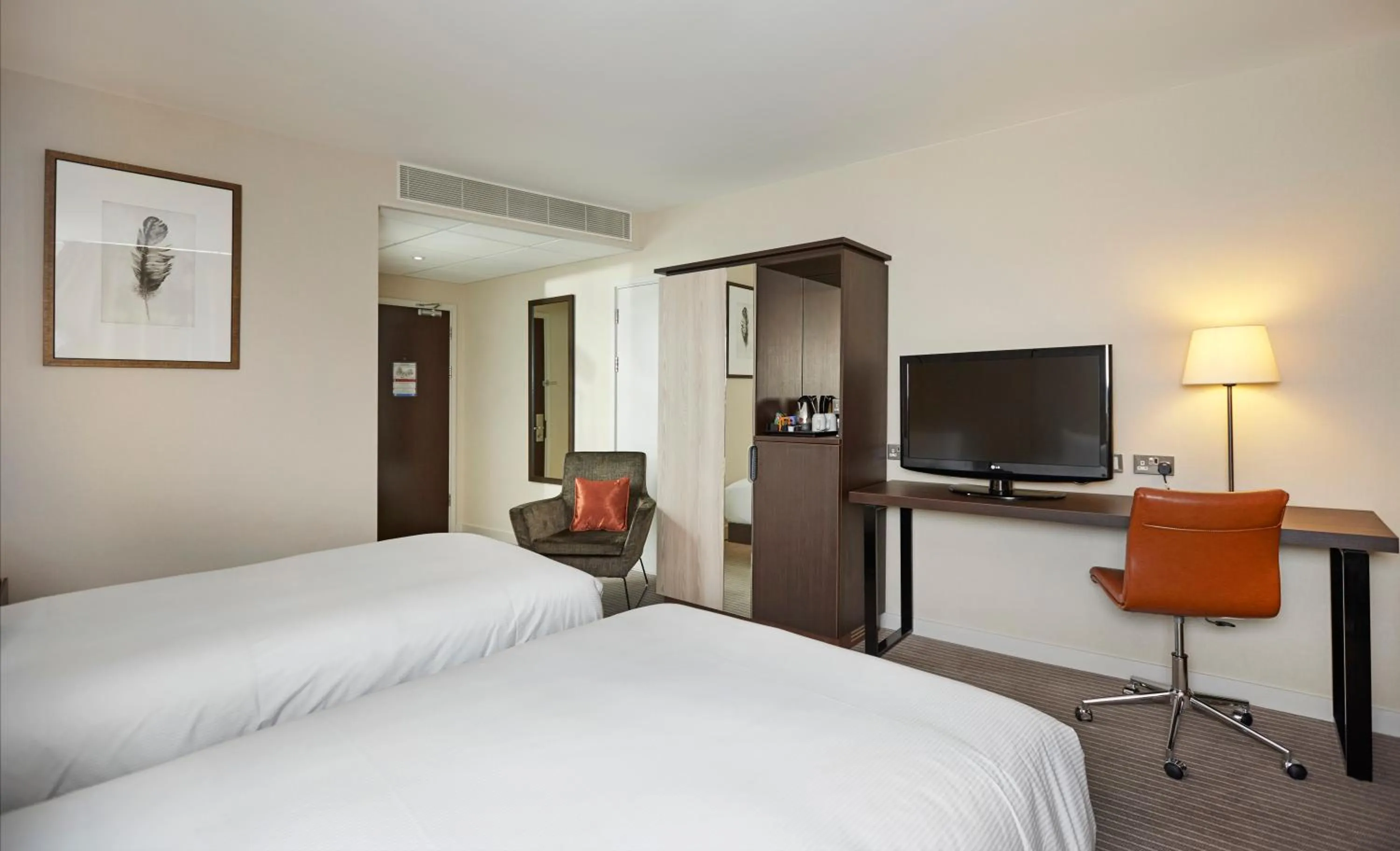 Bedroom, Bed in DoubleTree By Hilton London Excel