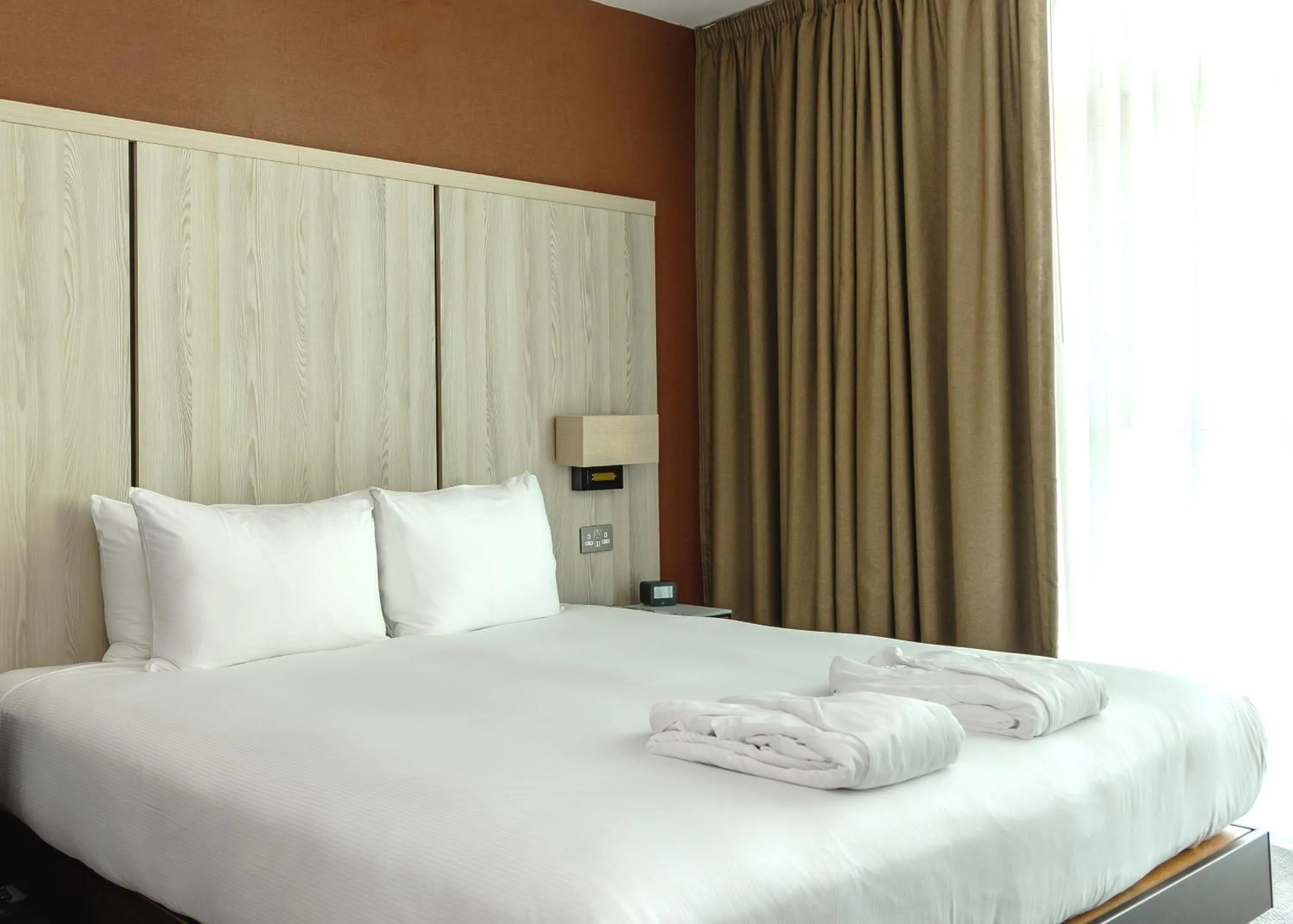 Bedroom, Bed in DoubleTree By Hilton London Excel