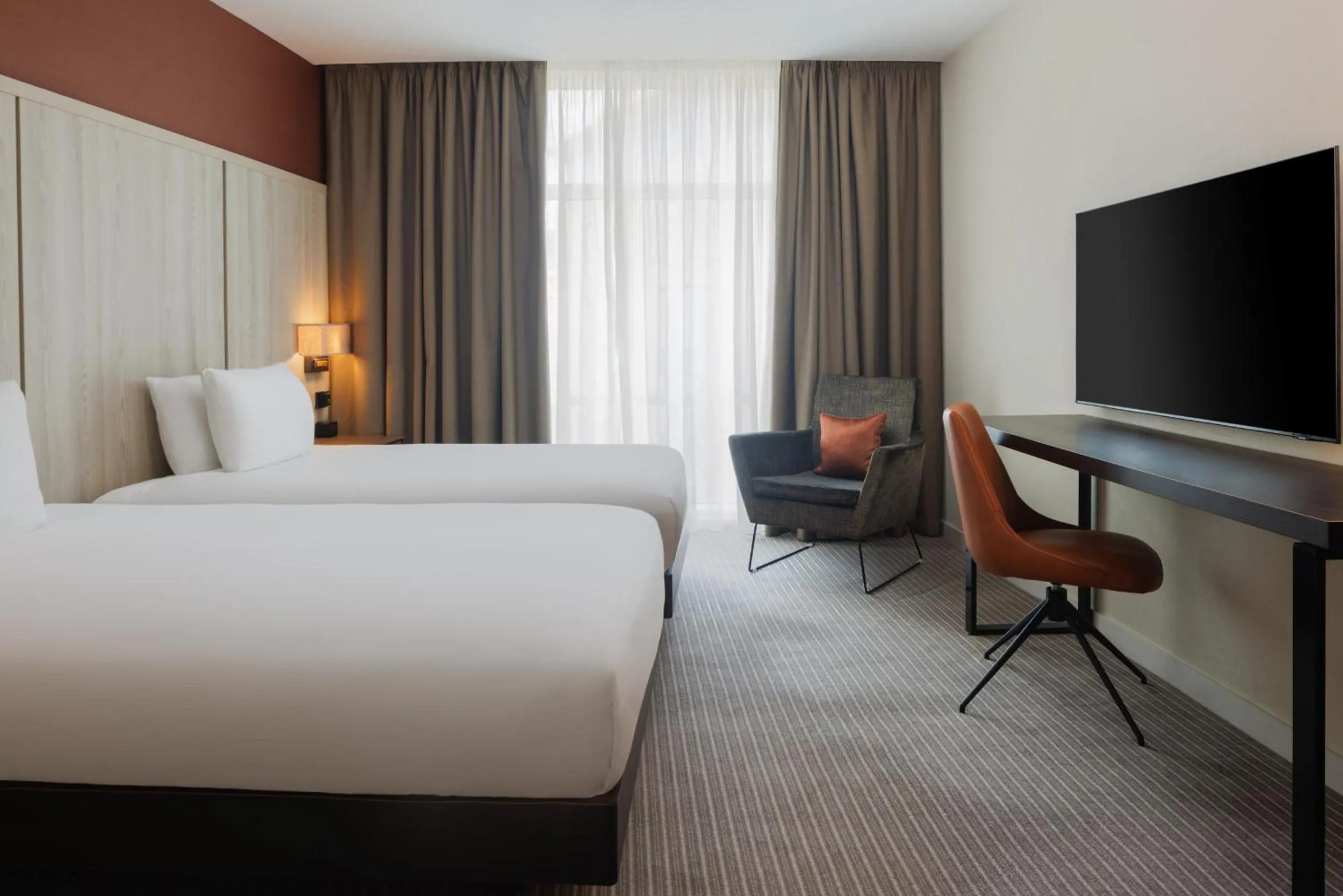 Bedroom, Bed in DoubleTree By Hilton London Excel