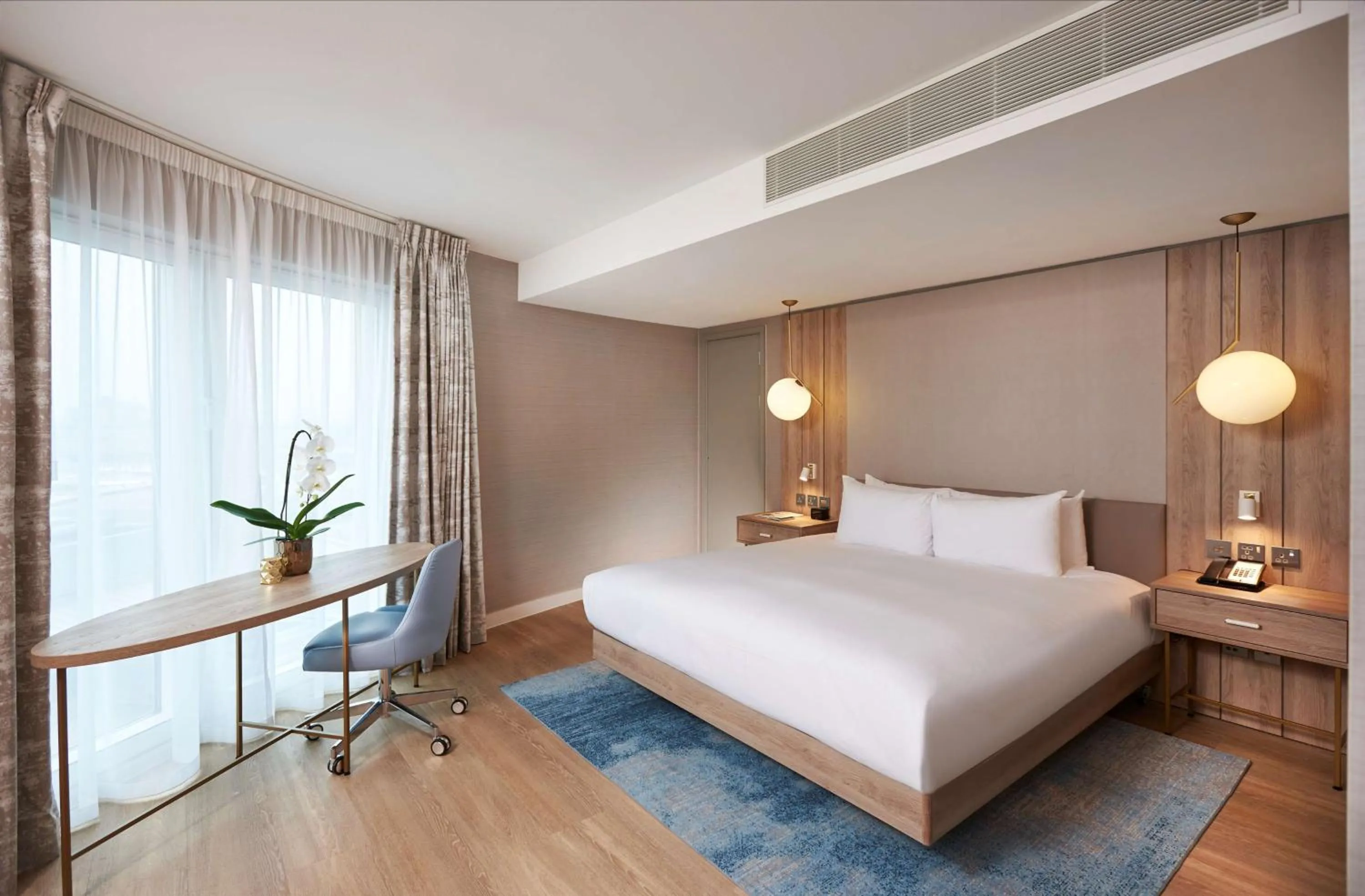 Bedroom, Bed in DoubleTree By Hilton London Excel