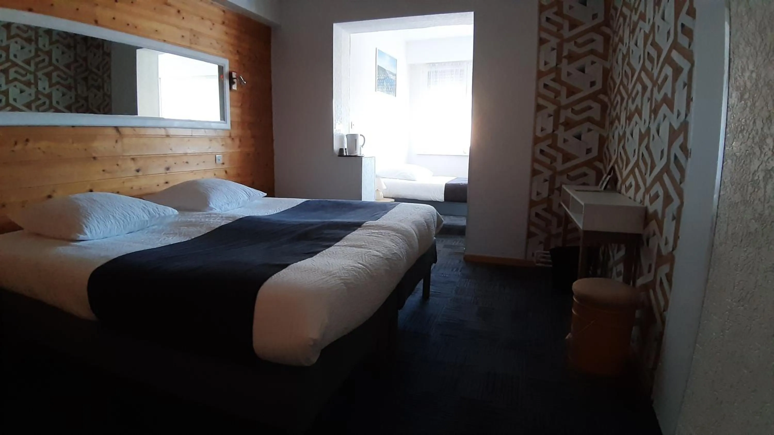 Bedroom, Bed in Hotel De La Route Verte