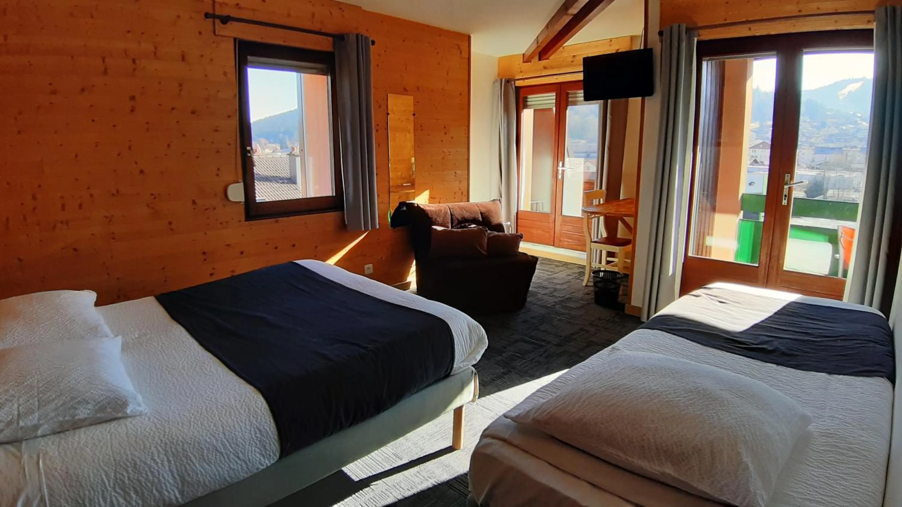 Bedroom, Bed in Hotel De La Route Verte