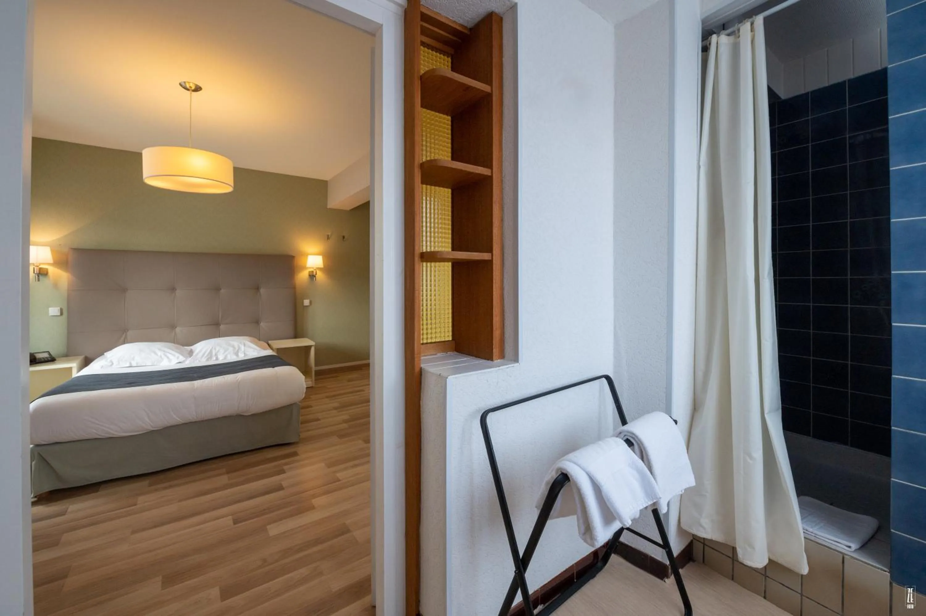 Bedroom, Bed in Hotel De La Route Verte