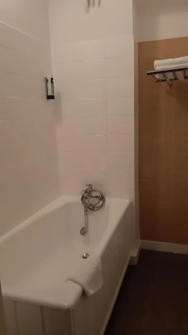 Bathroom in Hotel De La Route Verte