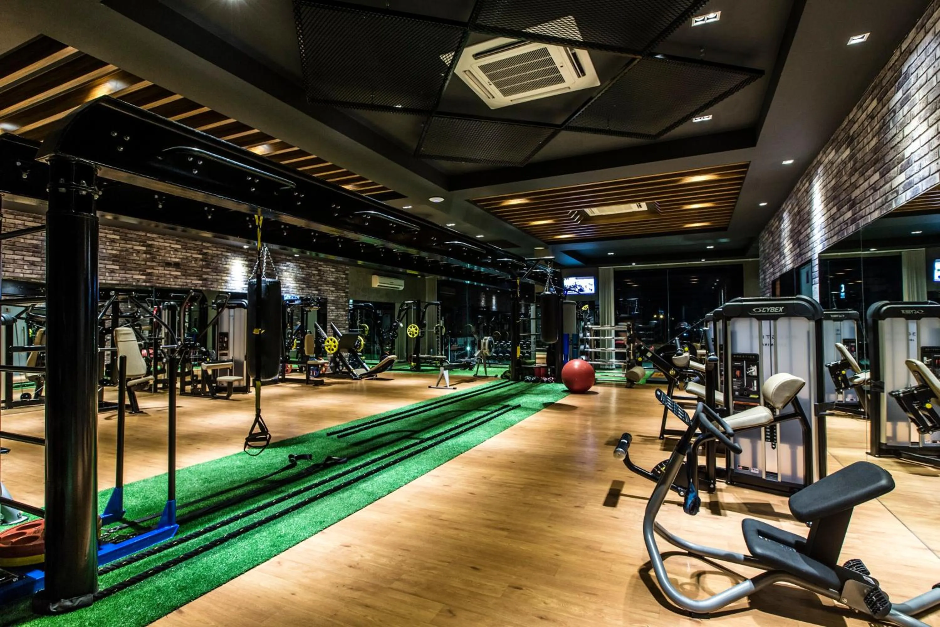 Fitness centre/facilities in Cresco Hotel Buriram