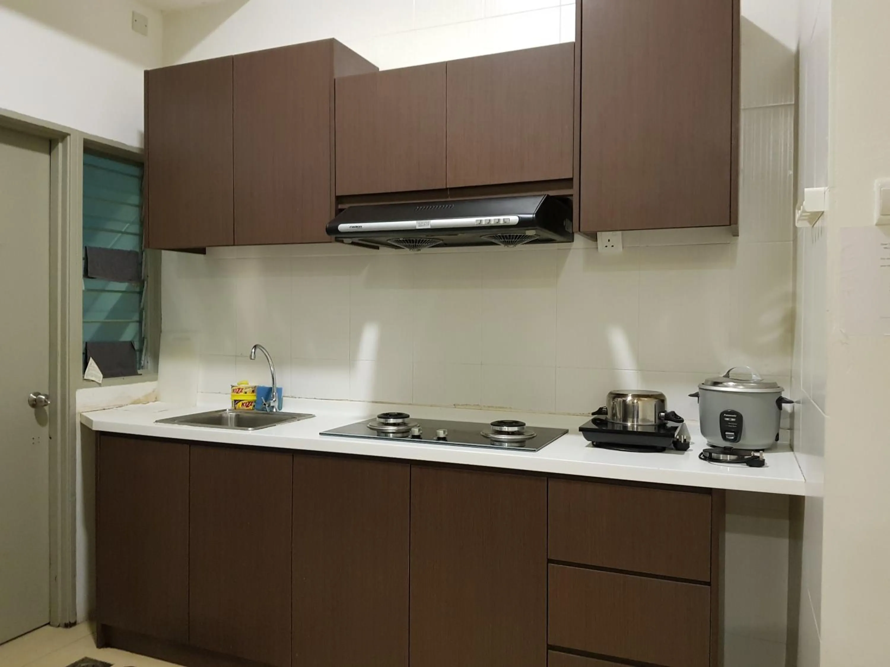 Kitchen or kitchenette in Play Residence at Golden Hills
