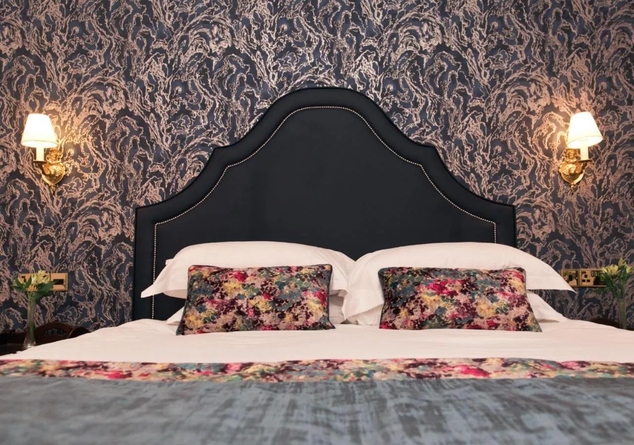 Bedroom, Bed in Fitzpatrick Castle Hotel