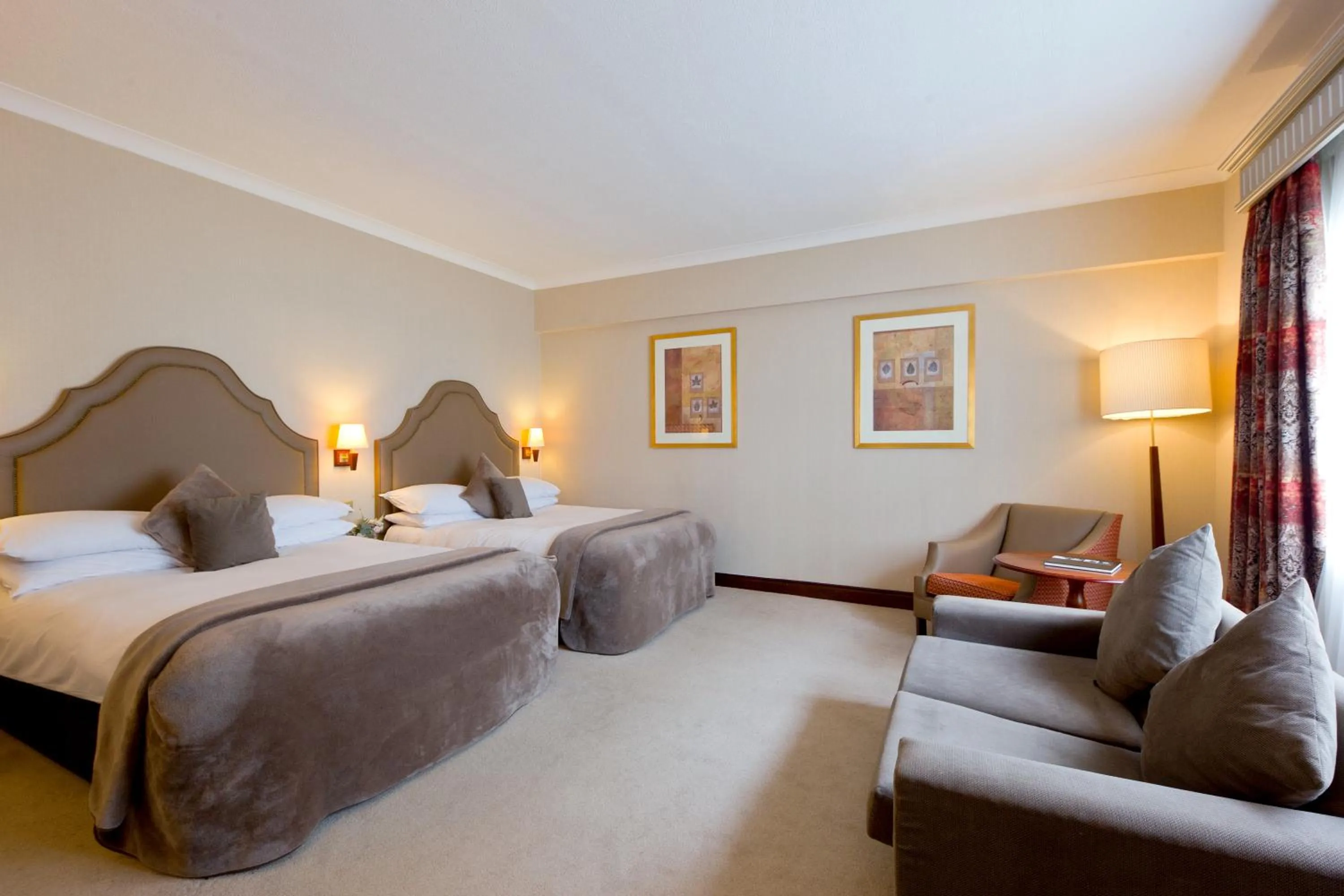 Bedroom, Bed in Fitzpatrick Castle Hotel