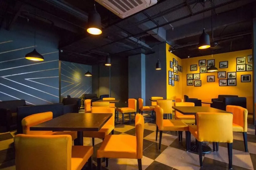 Restaurant/places to eat in OMG Hotel