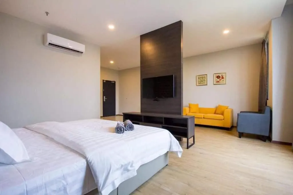 Bedroom, Bed in OMG Hotel