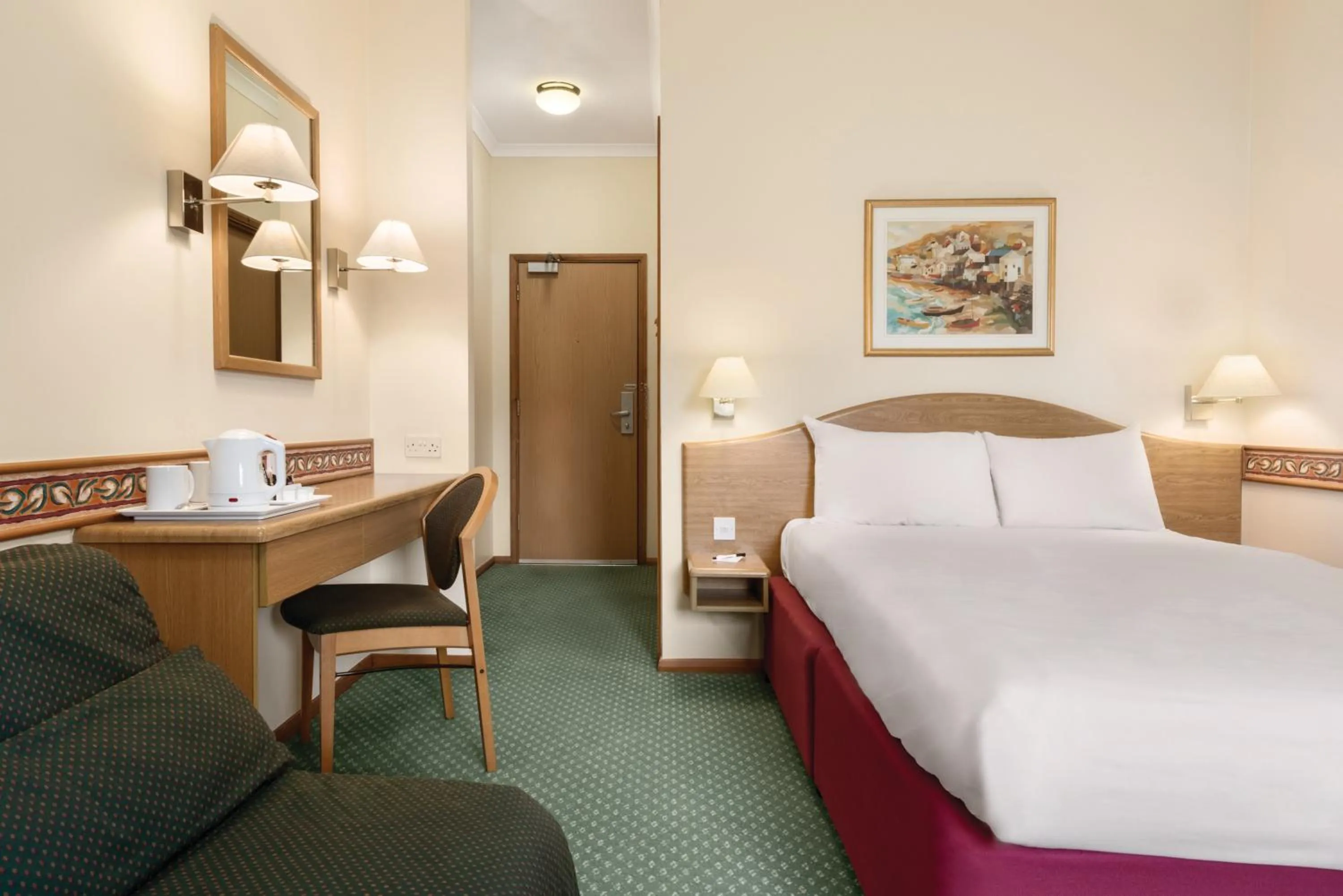 Photo of the whole room, Bed in Days Inn by Wyndham Donington