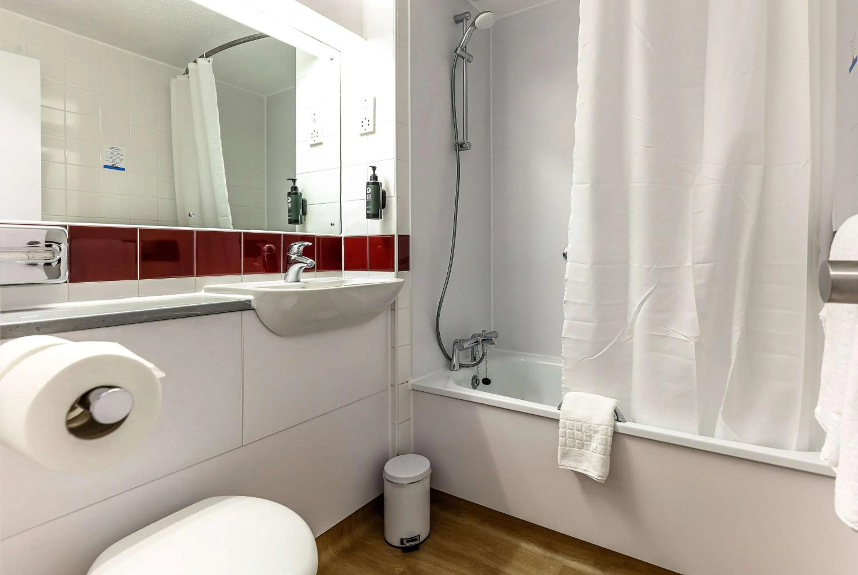 TV and multimedia in Days Inn Hotel Gretna Green