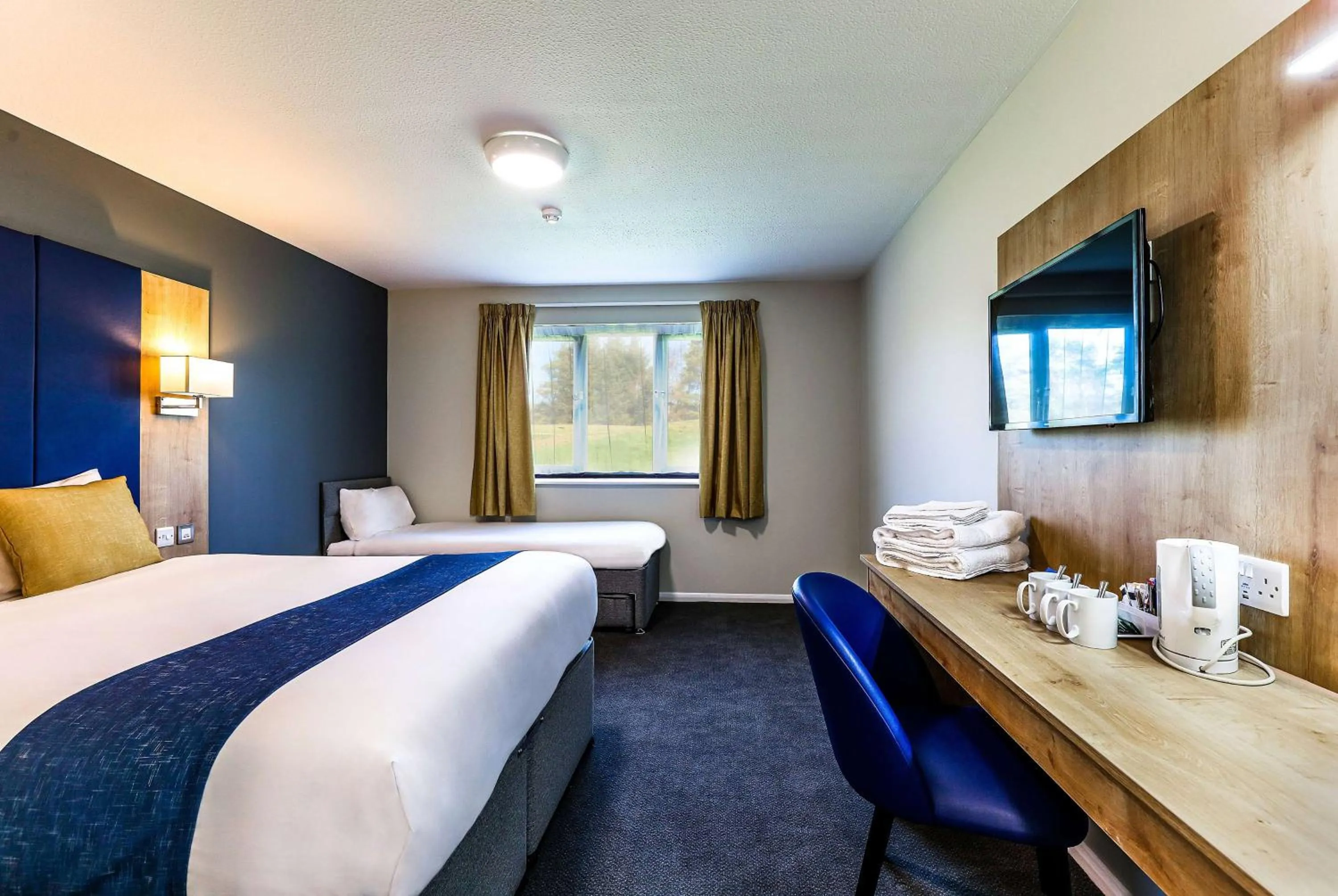 Photo of the whole room, Bed in Days Inn Hotel Gretna Green