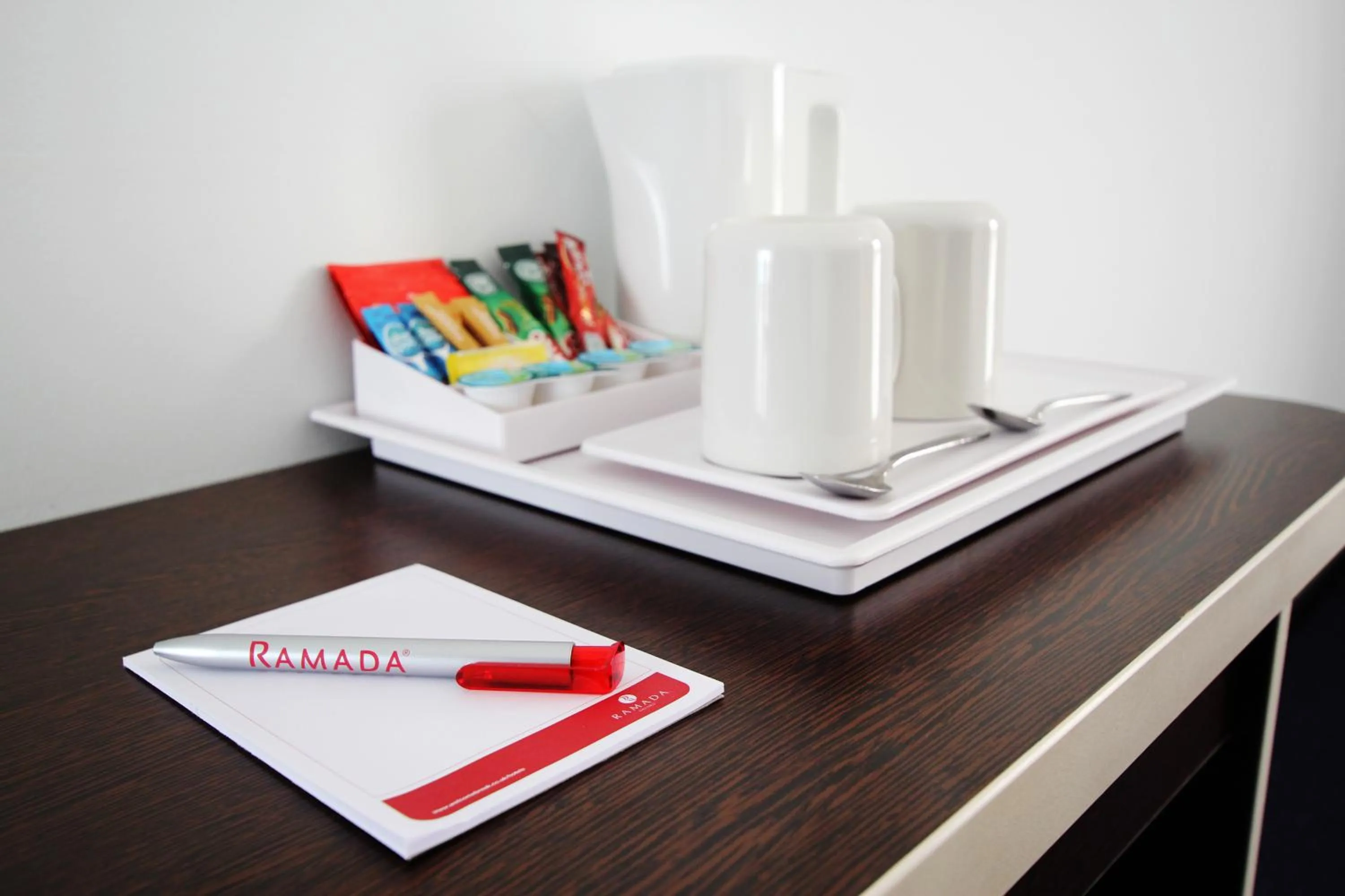 Coffee/tea facilities in Ramada Oxford