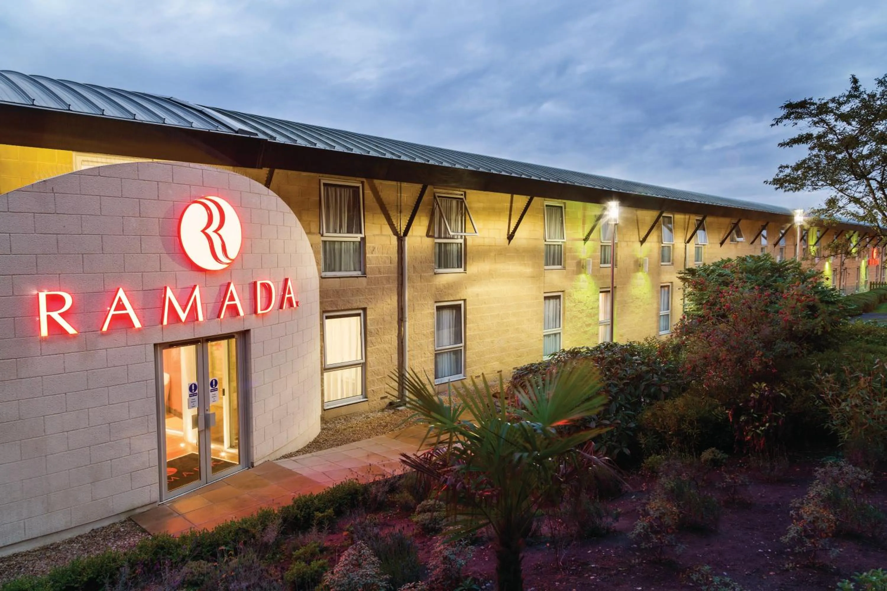Facade/entrance in Ramada Oxford