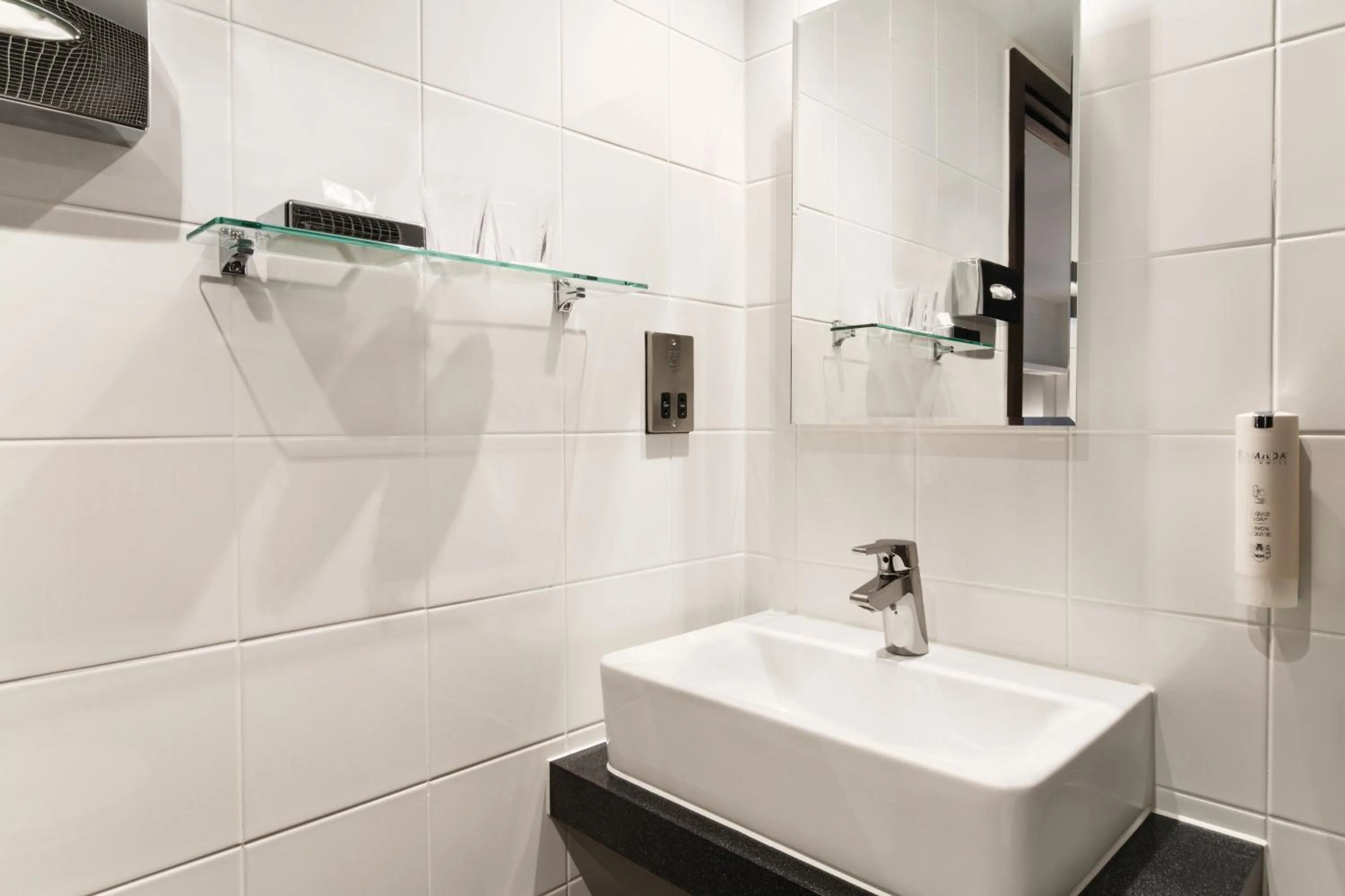 Bathroom in Ramada Oxford