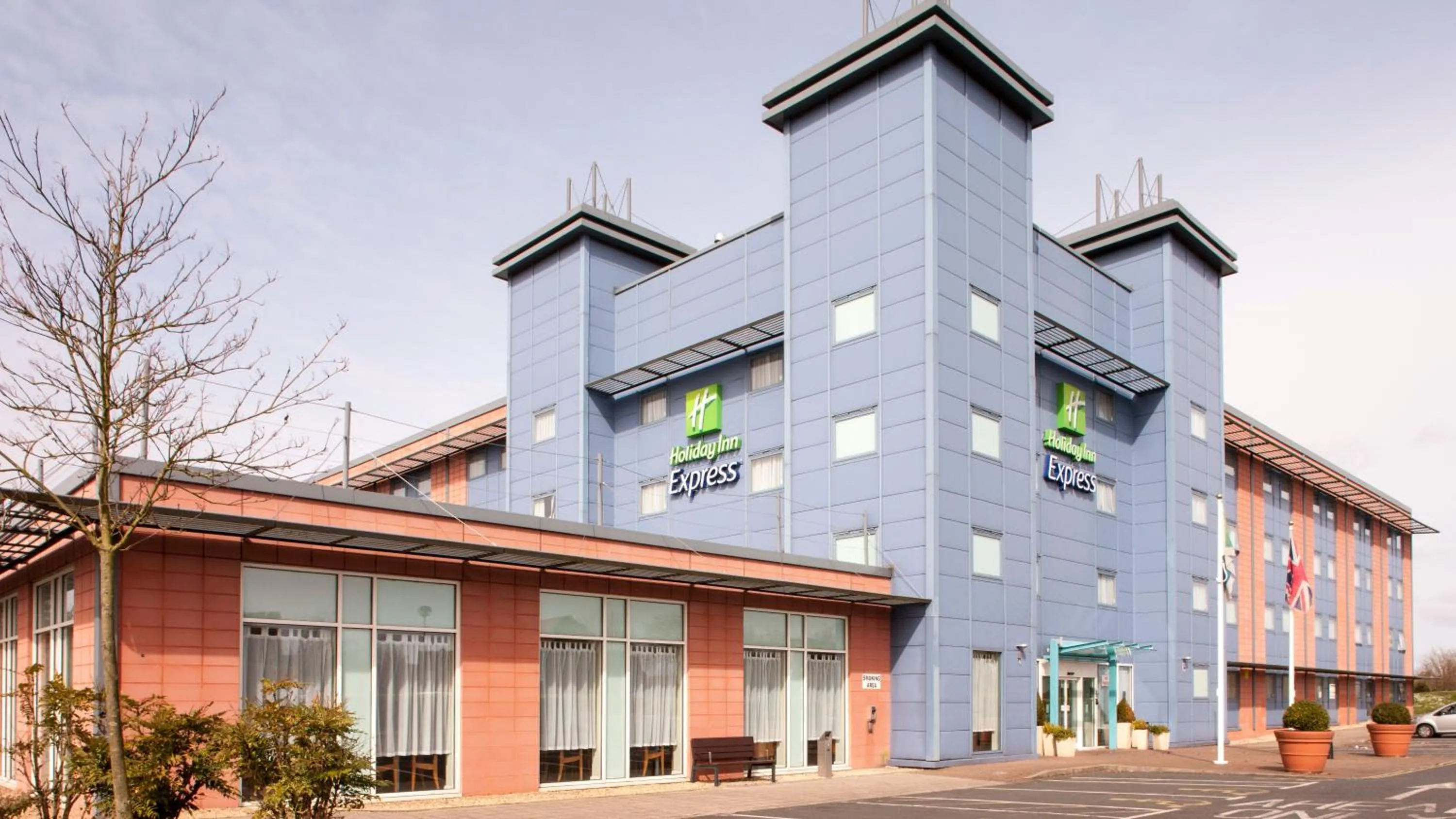 Property building in Holiday Inn Express Oxford Kassam Stadium by IHG