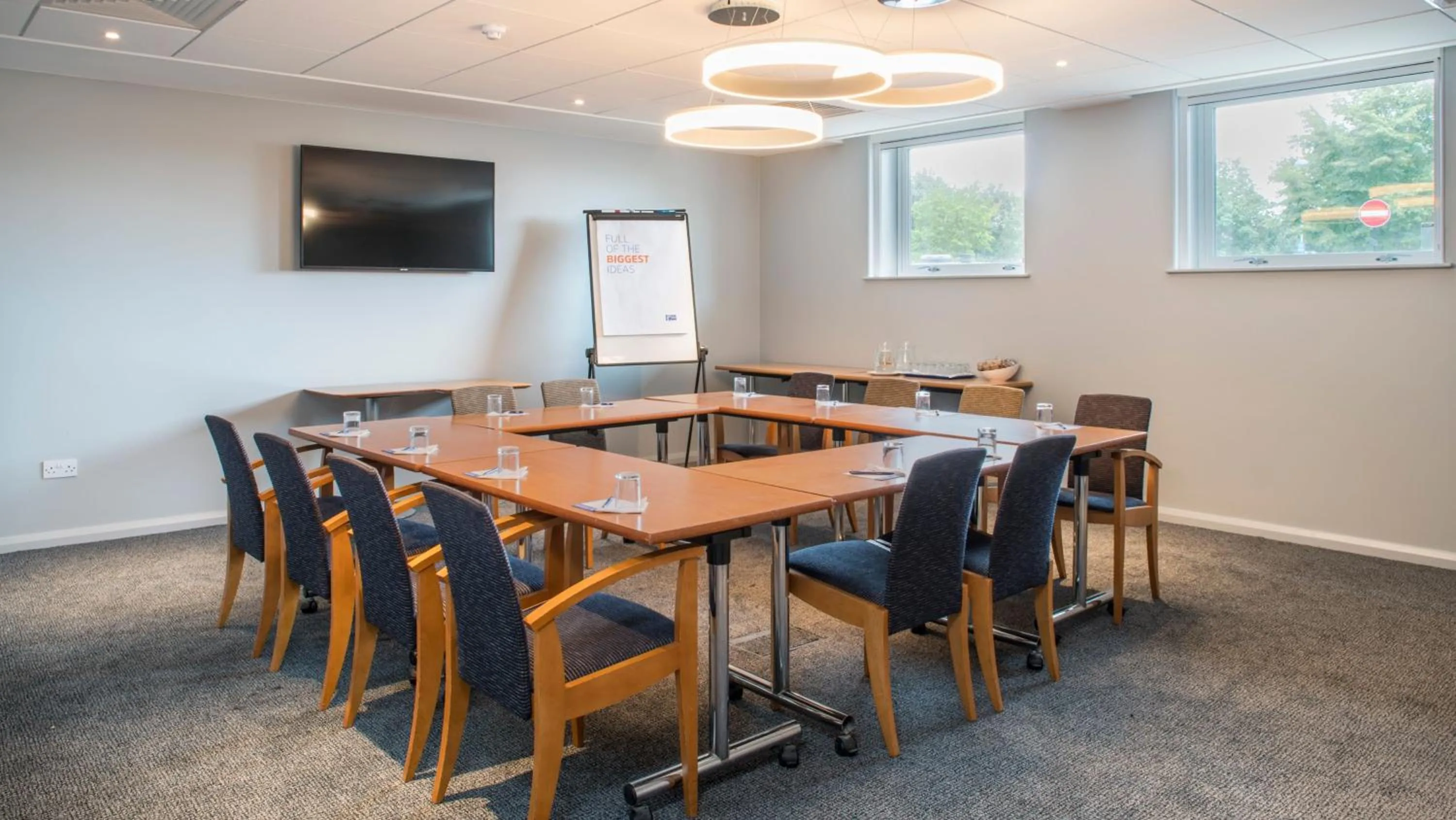Meeting/conference room in Holiday Inn Express Oxford Kassam Stadium by IHG