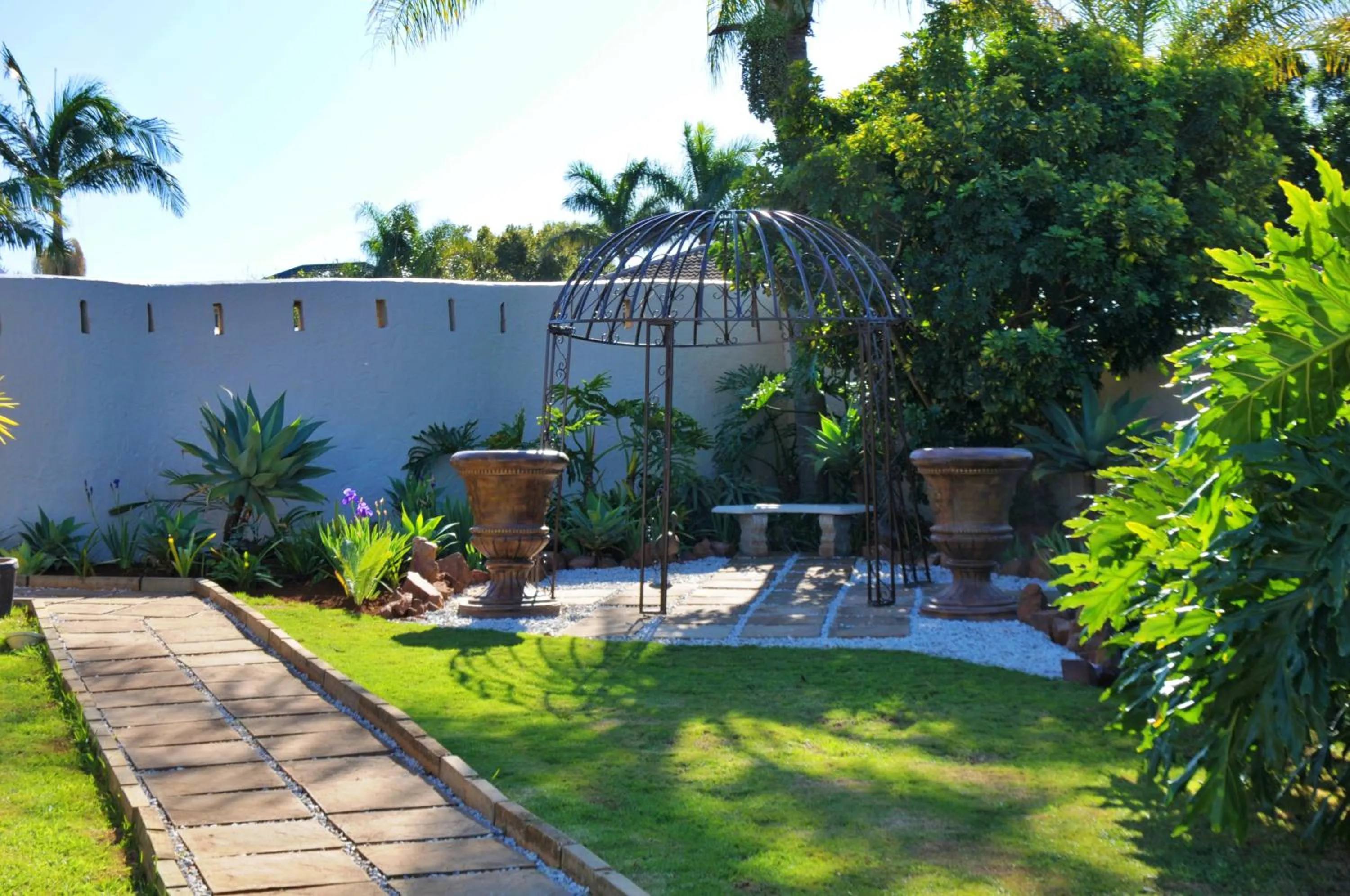 Garden in Mi Casa Guest House