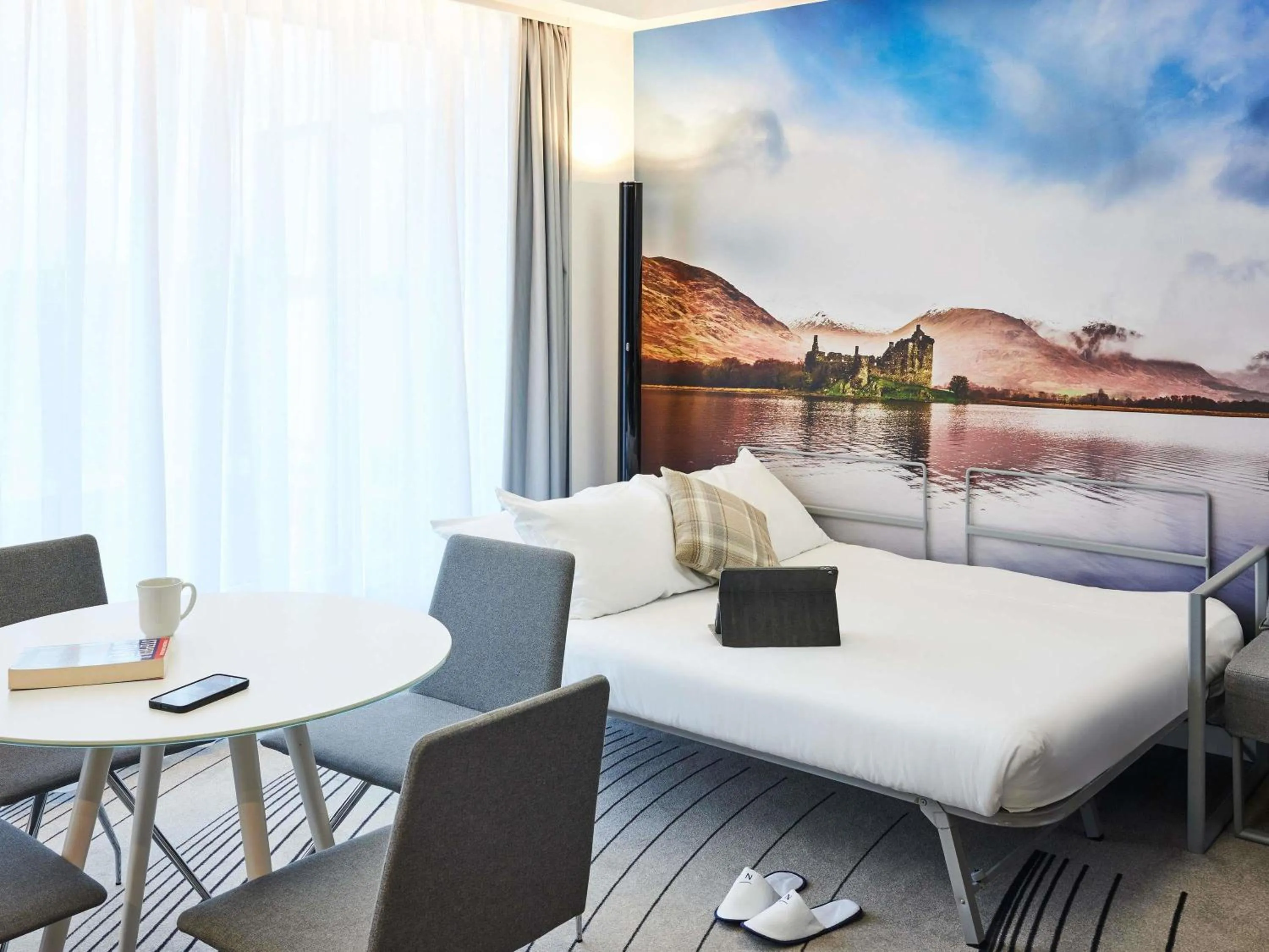 Bedroom in Novotel Edinburgh Centre