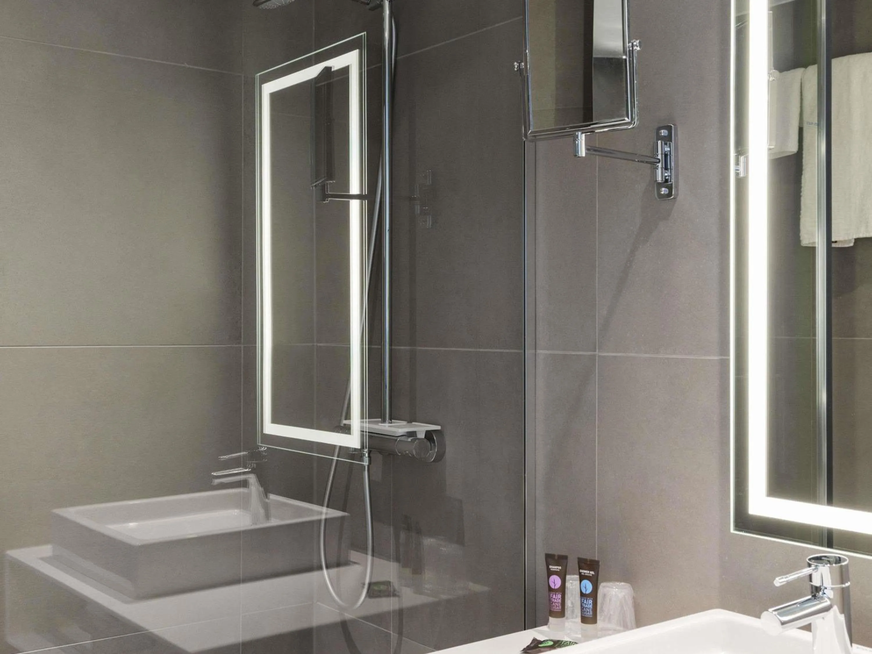 Bedroom in Novotel Edinburgh Centre