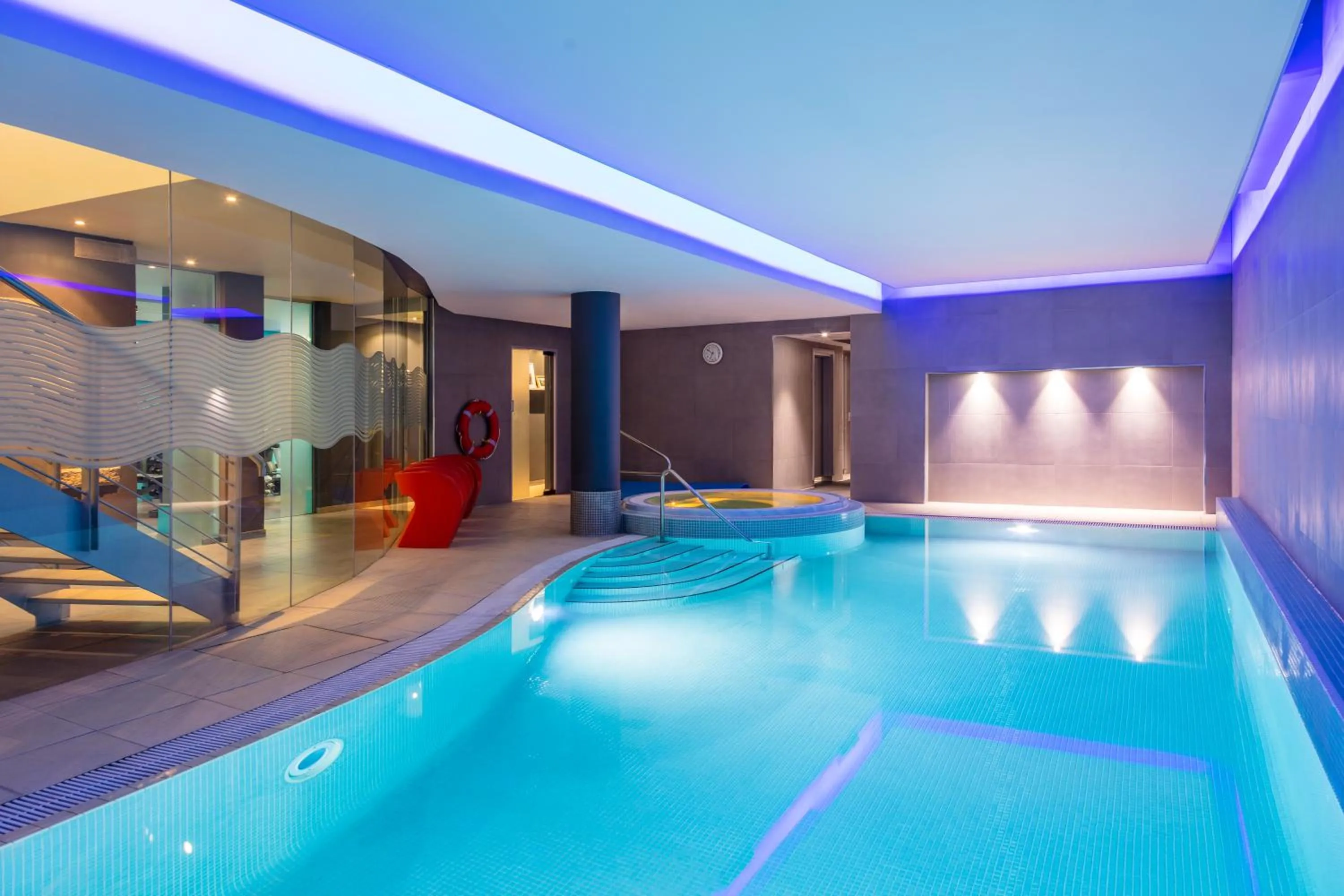 Swimming pool in Novotel Edinburgh Centre