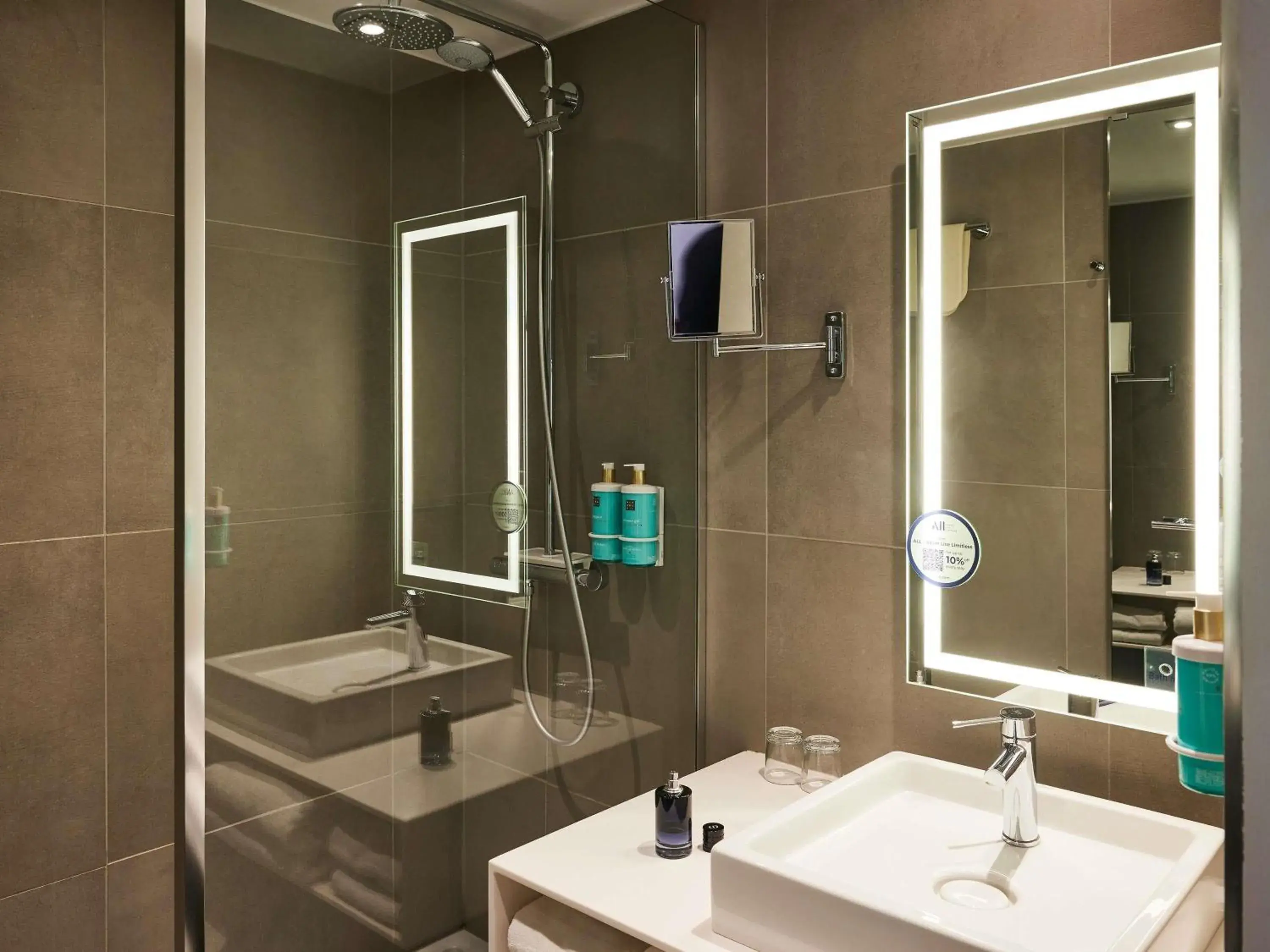 Superior Double Room in Novotel Edinburgh Centre Superior Double Room in Novotel Edinburgh Centre