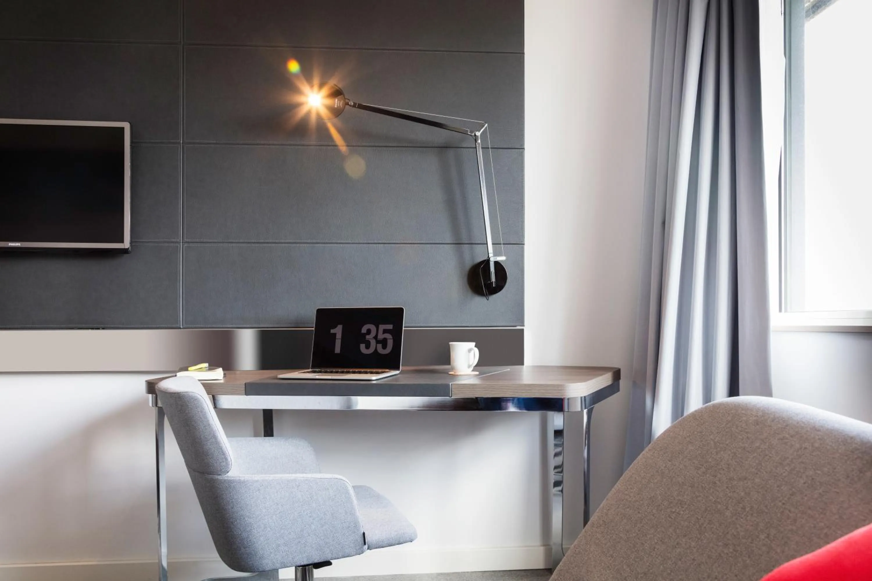 TV and multimedia in Novotel Edinburgh Centre