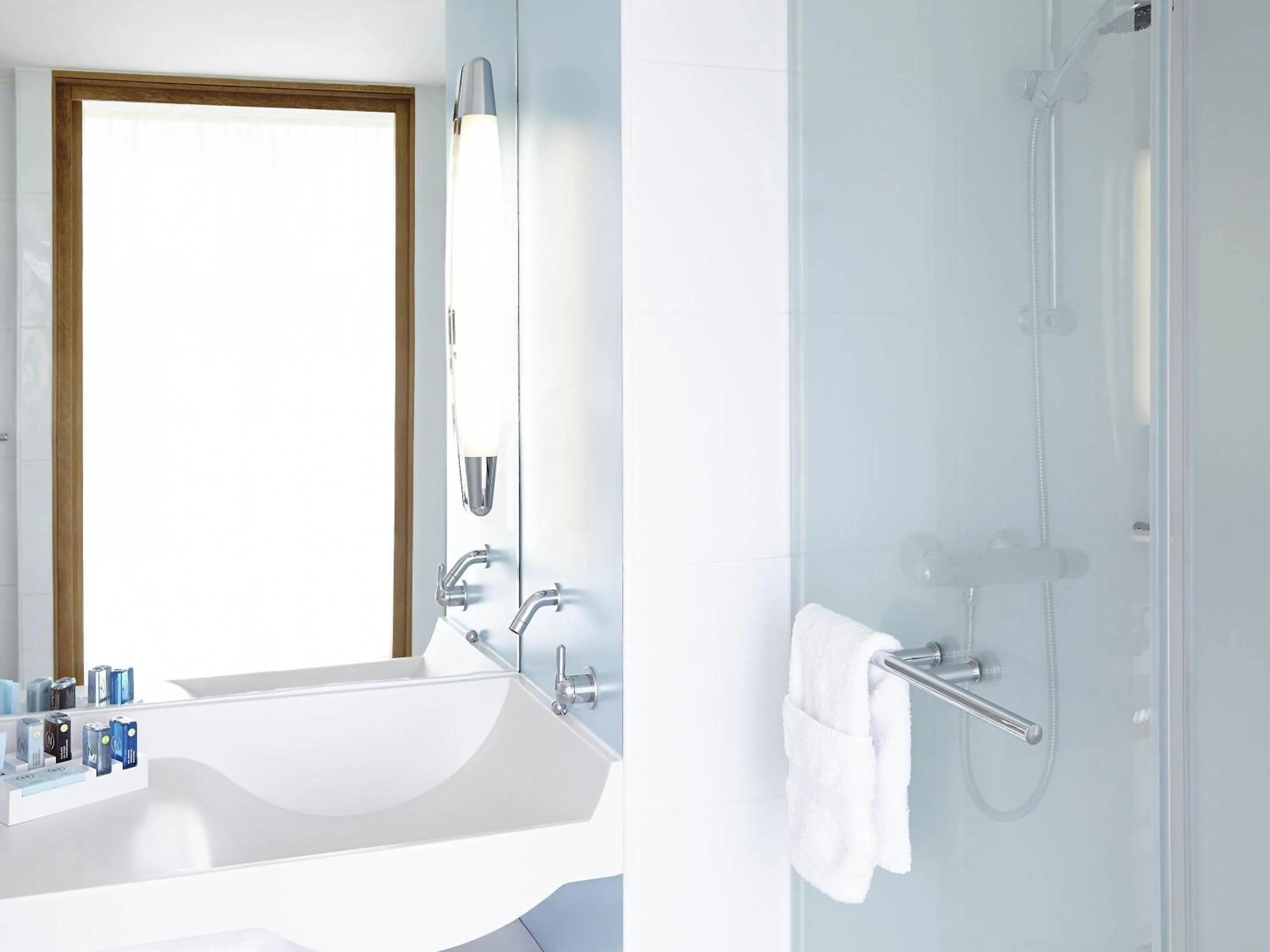 Bedroom in Novotel Edinburgh Centre