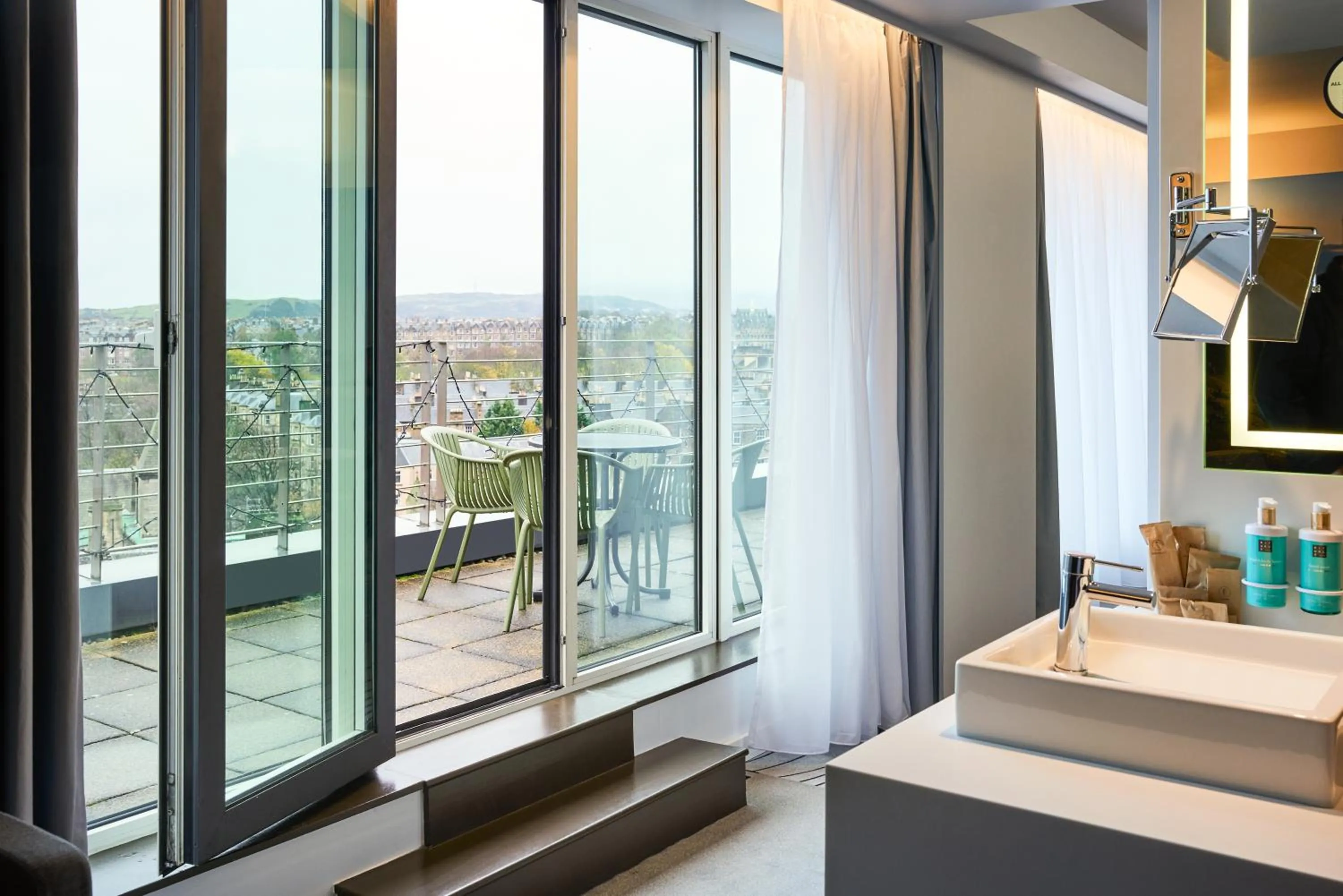 Balcony/Terrace in Novotel Edinburgh Centre