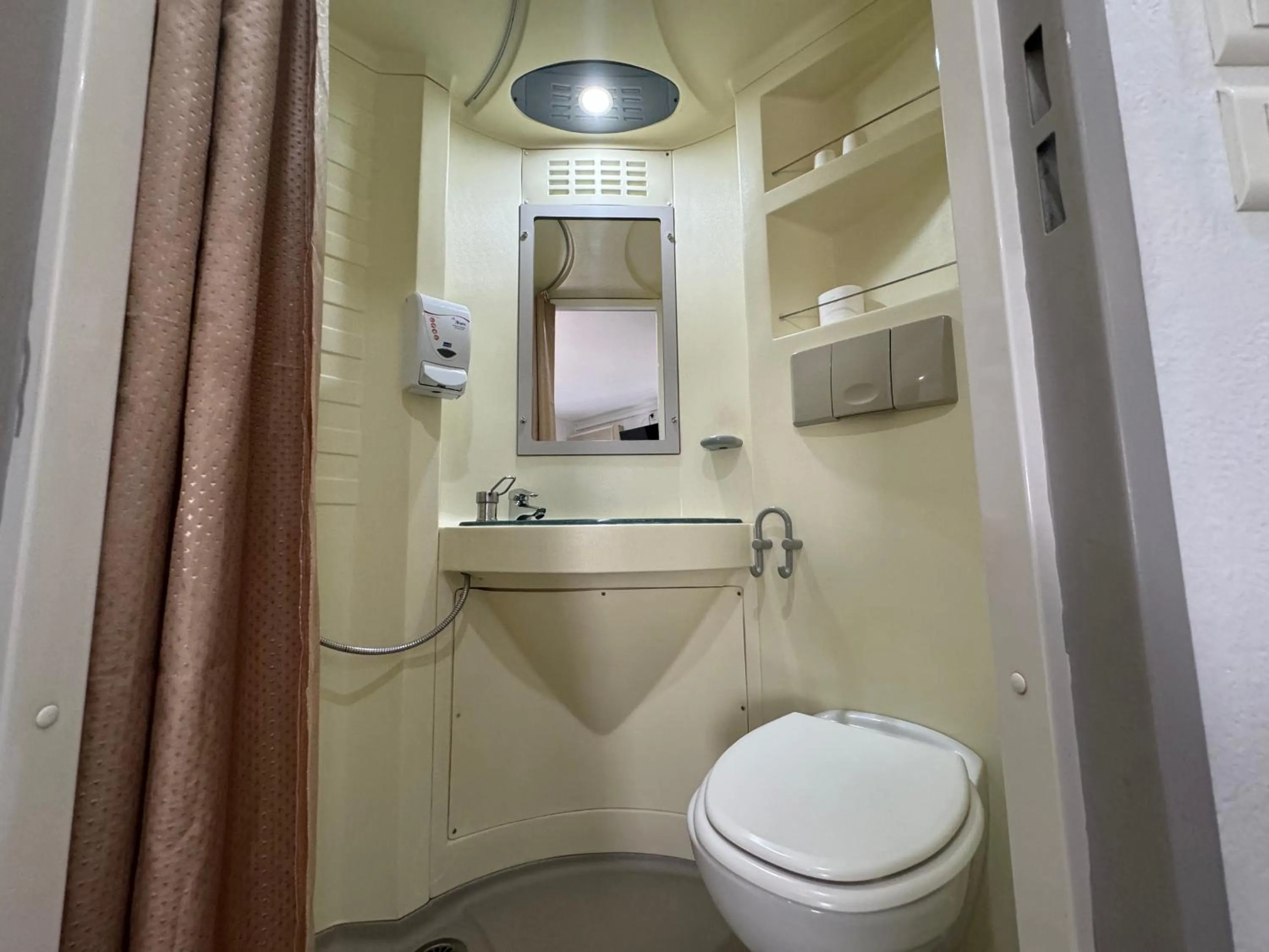 Shower in Fasthotel Avignon Nord Le Pontet