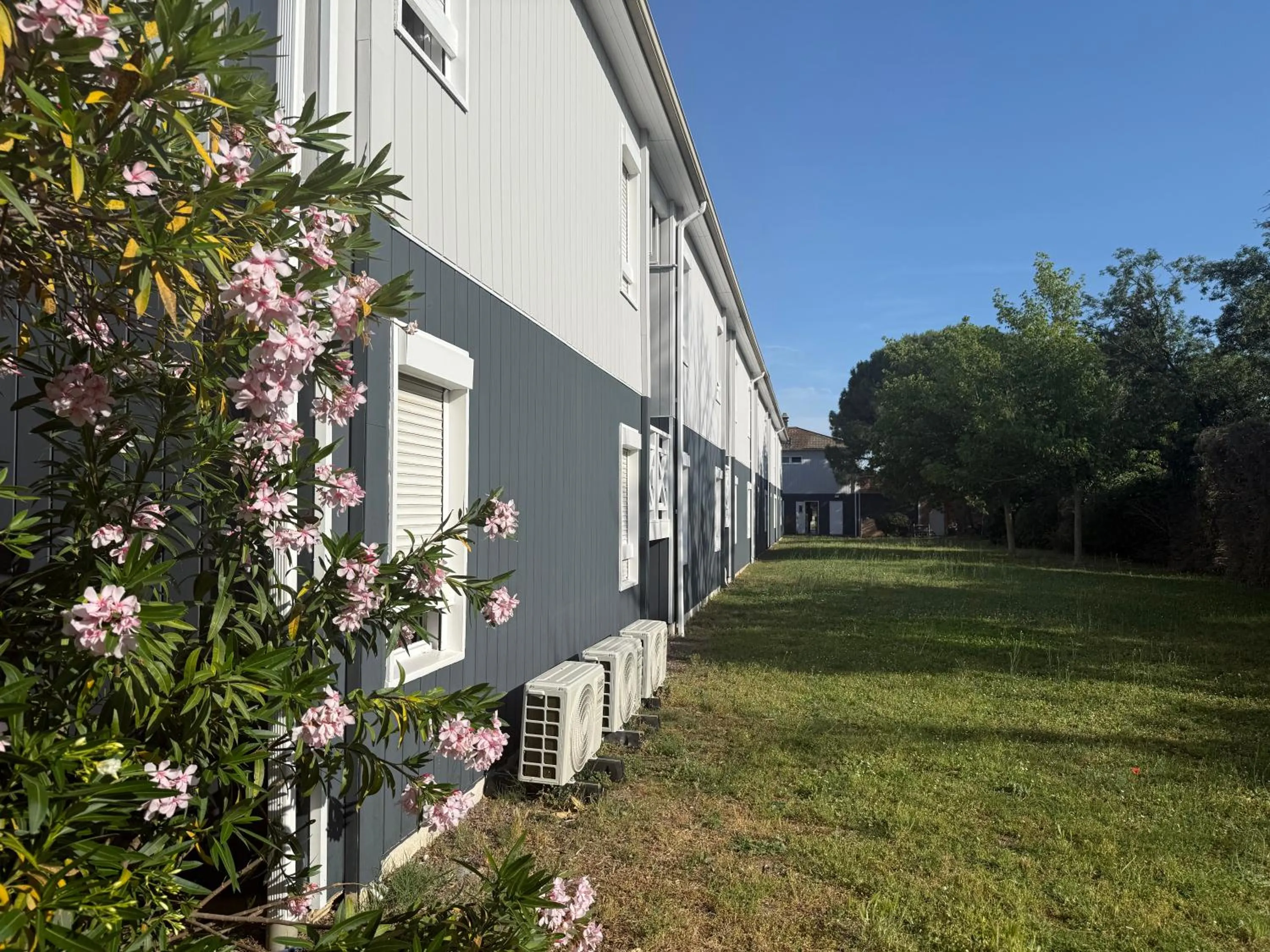 Garden in Fasthotel Avignon Nord Le Pontet