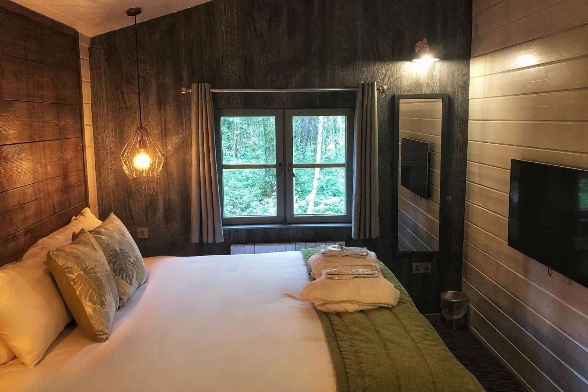 Bedroom, Bed in Chevin Country Park Hotel & Spa