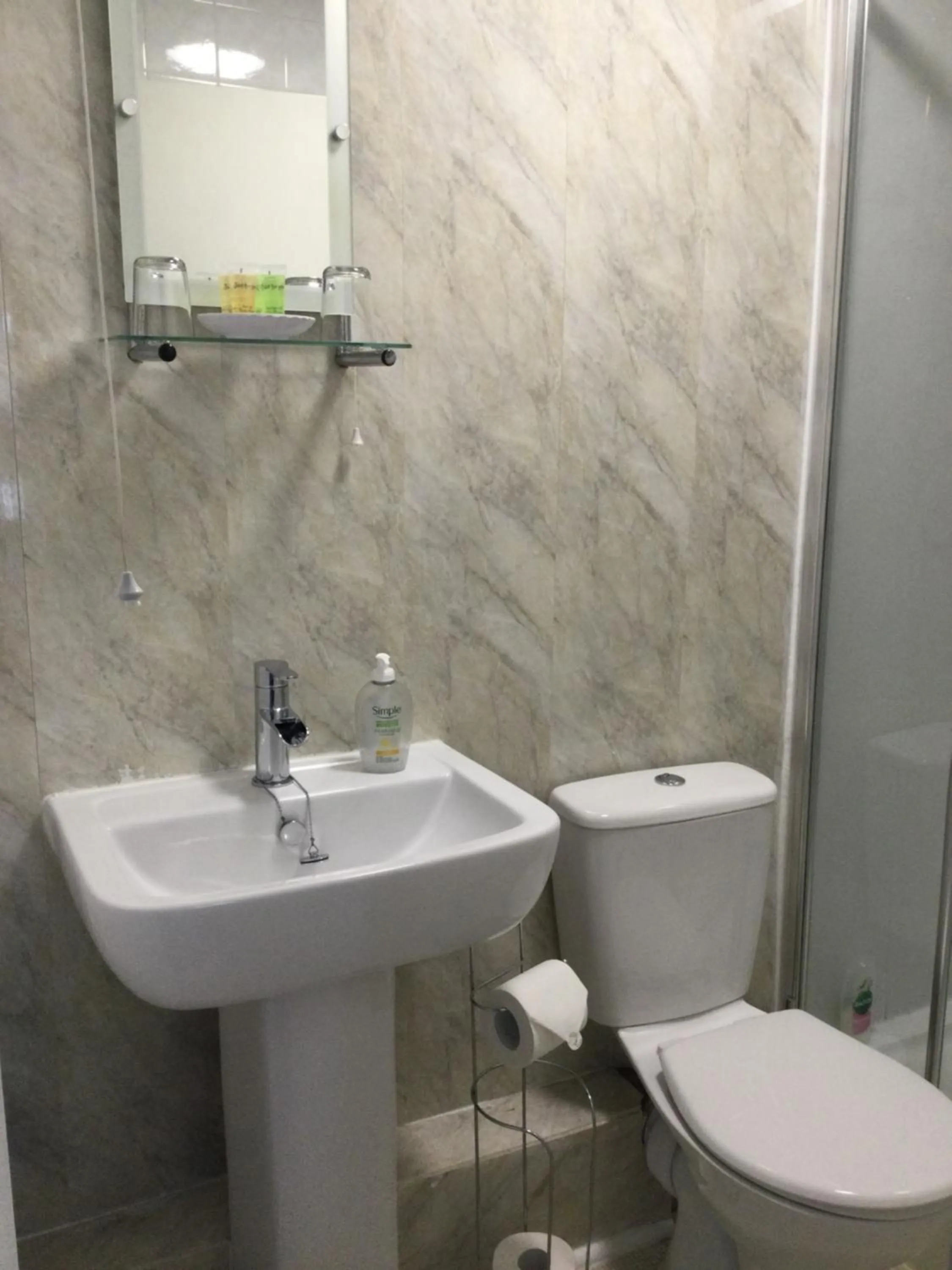 Bathroom in Rose & Crown